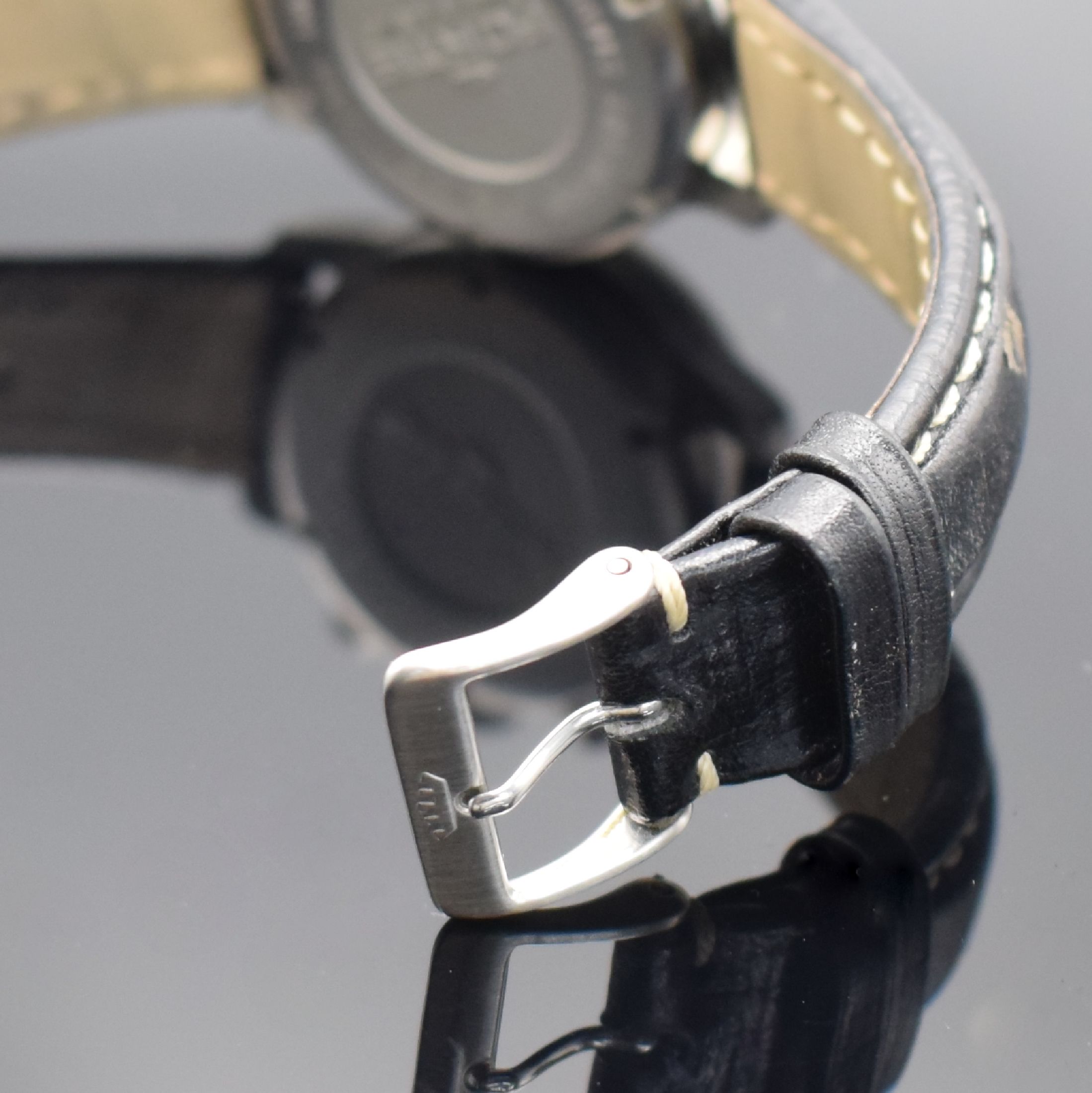 Detail b: FORTIS Flieger Armbandchronograph in Stahl Referenz 597.11.141, Automatik, Schweiz um 1995, Boden verschr., orig. Lederband m. orig. Dornschl., ...