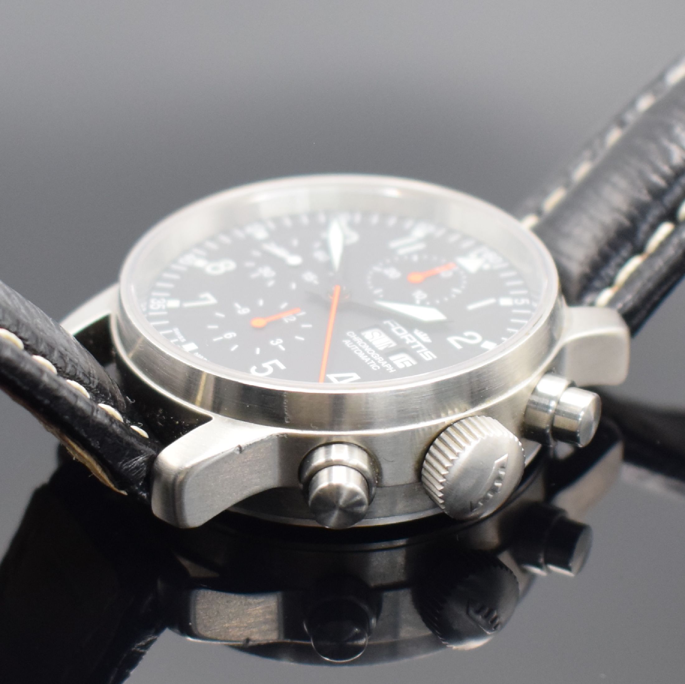 Detail c: FORTIS Flieger Armbandchronograph in Stahl Referenz 597.11.141, Automatik, Schweiz um 1995, Boden verschr., orig. Lederband m. orig. Dornschl., ...