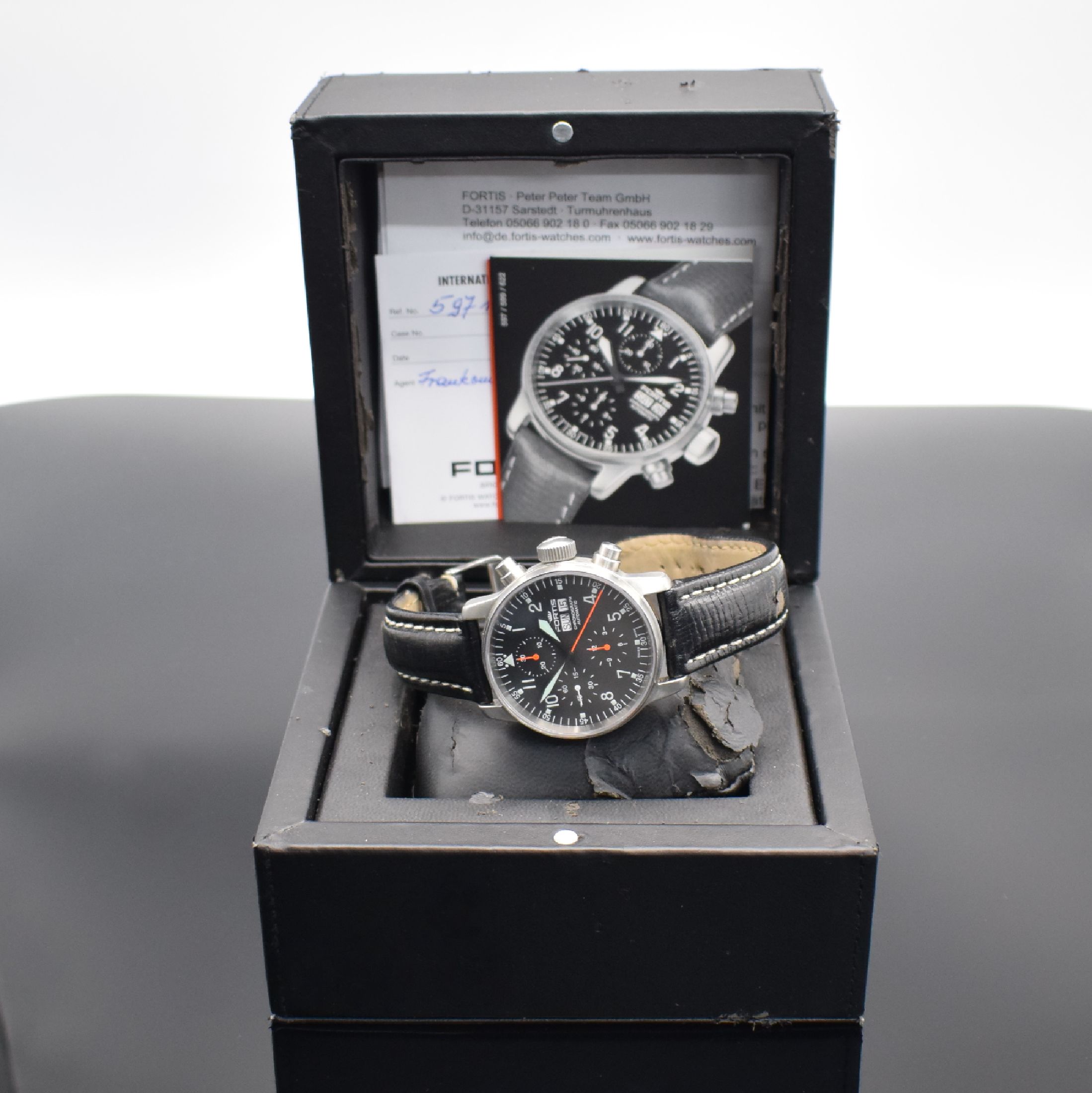 Detail e: FORTIS Flieger Armbandchronograph in Stahl Referenz 597.11.141, Automatik, Schweiz um 1995, Boden verschr., orig. Lederband m. orig. Dornschl., ...