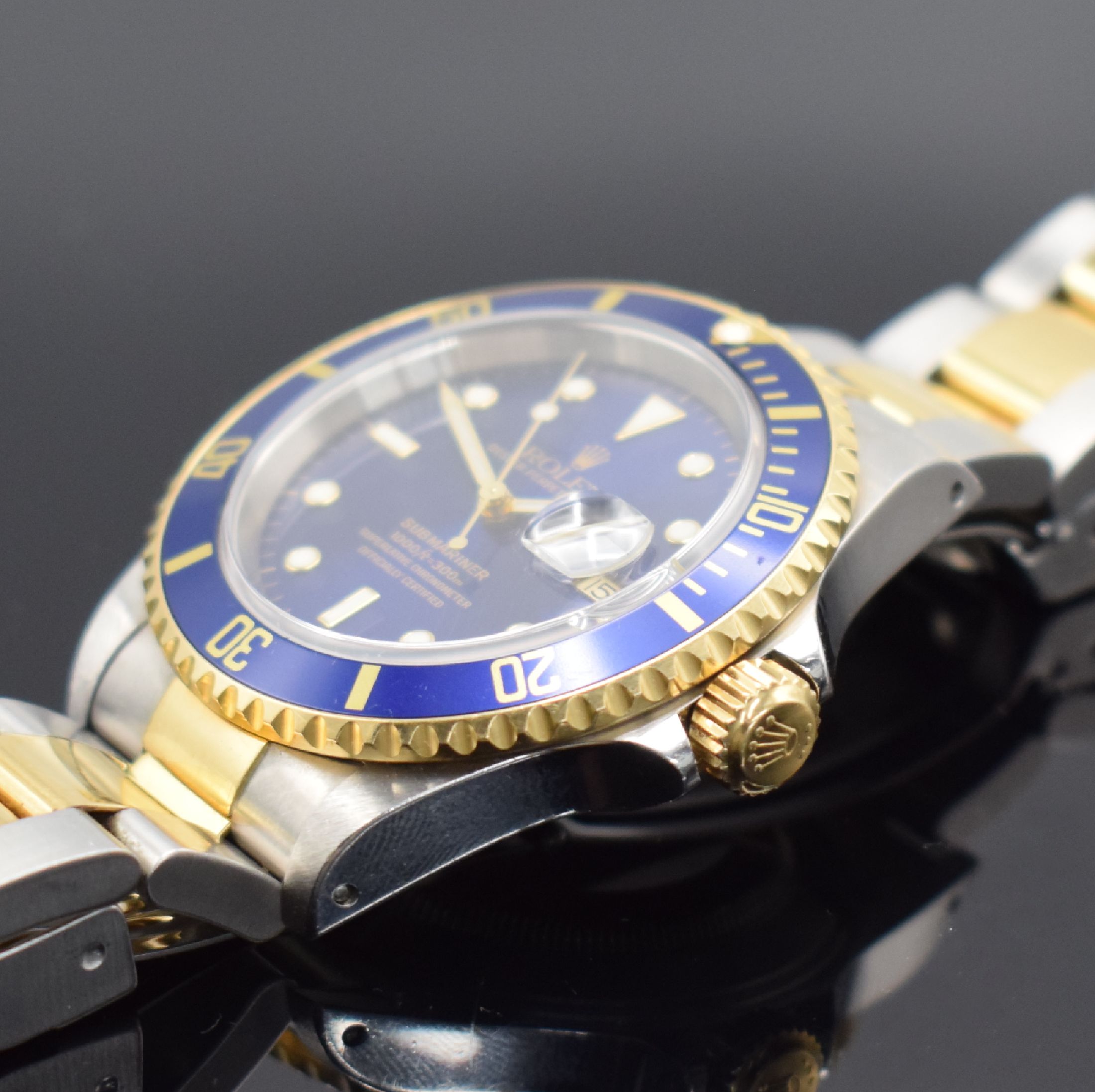 Detail c: ROLEX Submariner Referenz 16613, Automatik, LC 100, U-Serie, Chronometer der Superlative in Stahl/Gold kombiniert inkl. Oysterband m. Faltschl. & ...