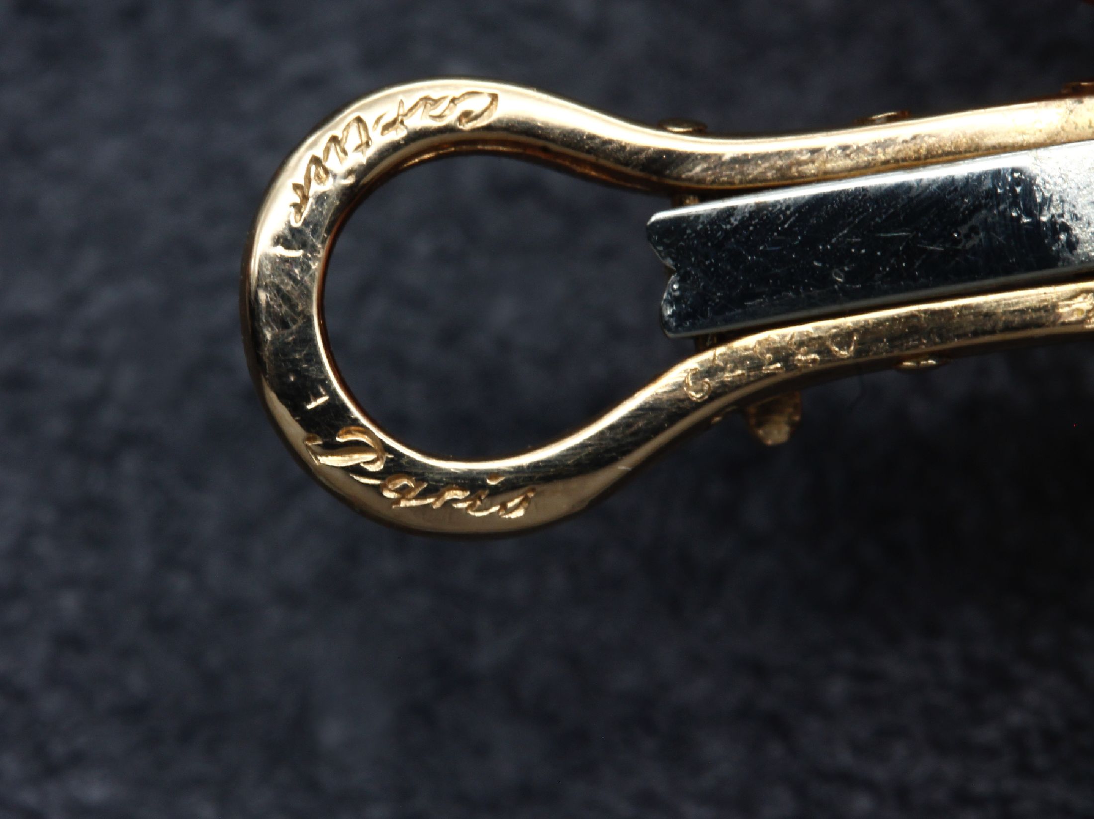 Detail a: 18 kt Gold CARTIER Ohrclips, GG 750/000, 1960er Jahre, muschelförmig, schöne qualitätvolle Verarbeitung, 2 x 1.5 cm, ca. 17.8 g, sehr schöne ...