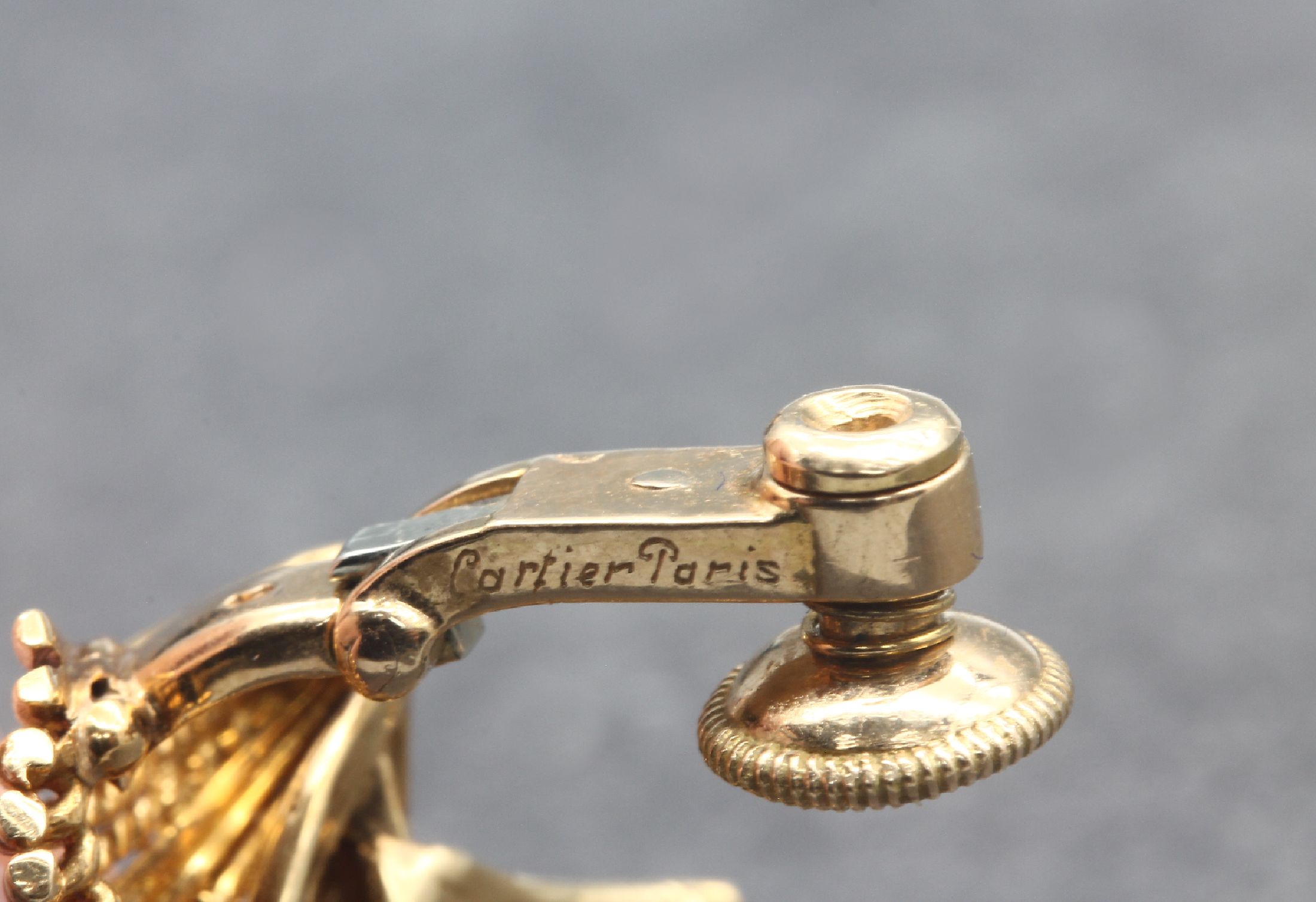 Detail b: Paar 18 kt Gold CARTIER Ohrclips, GG 750/000, 1960er Jahre, abstrakte Formsprache aus einzelnen Stegen, teilw. Kordeldekor, ca. 2 x 2.5 cm, ca. 15.1 ...