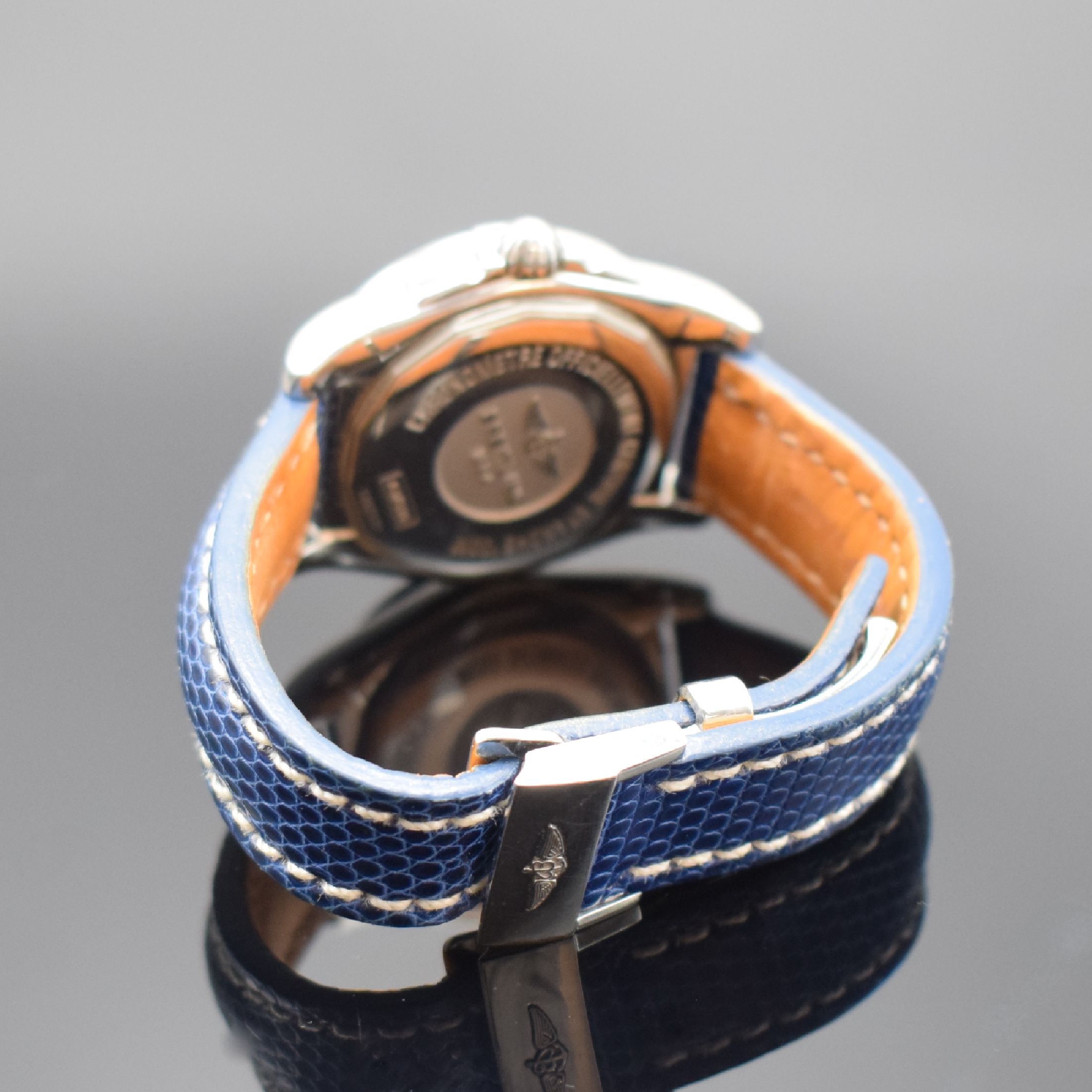 Detail b: Breitling Galactic Chronometer Armbanduhr in Stahl Referenz A37330, Schweiz verk. lt. beil. Pap. 01/2012, Automatik, Boden verschr., orig. Lederband ...