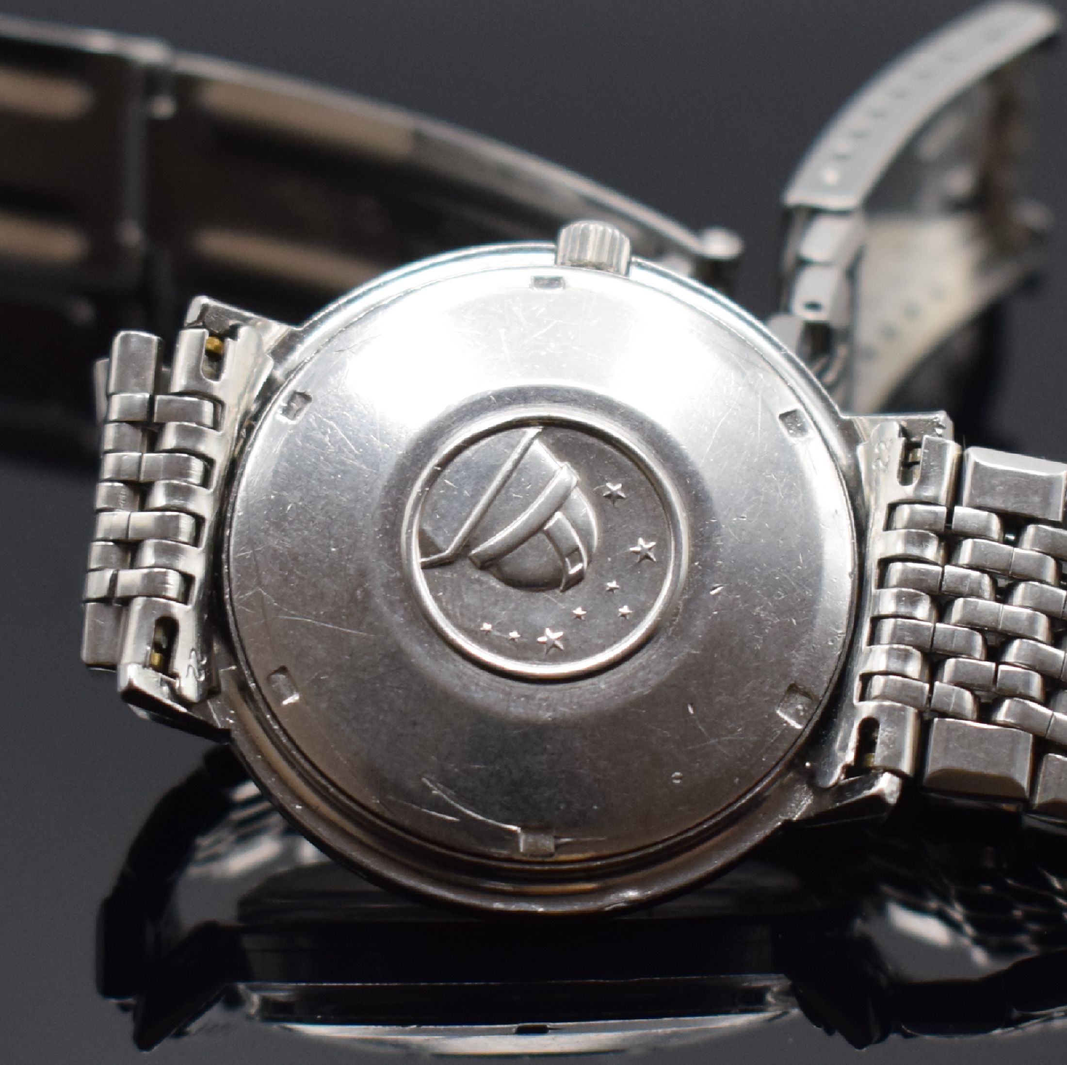 Detail d: OMEGA Constellation Chronometer Herrenarmbanduhr in Stahl Referenz 168.004, Schweiz um 1968, Automatik, Boden m. Darst. Sternwarte verschr., orig. ...