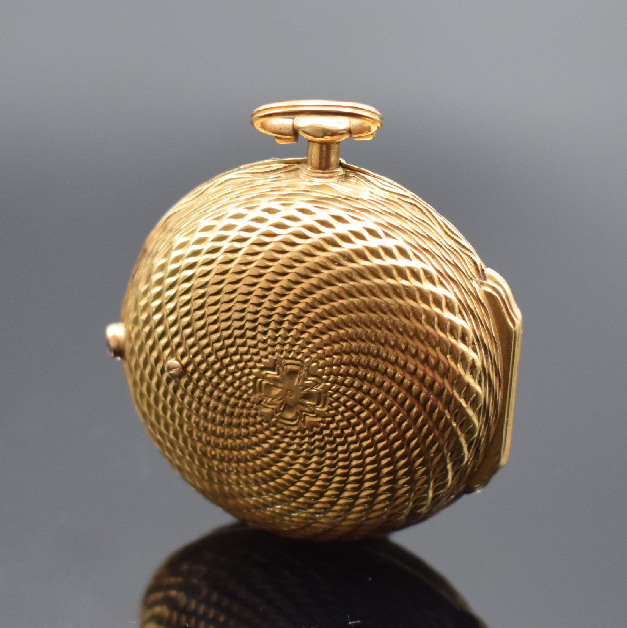 Detail a: FIEFFE LE FILS Paris Spindeltaschenuhr in GG 750/000, Frankreich um 1750, sehr schönes aufwendig ziseliertes Gehäuse, Emailzifferbl. m. röm. ...