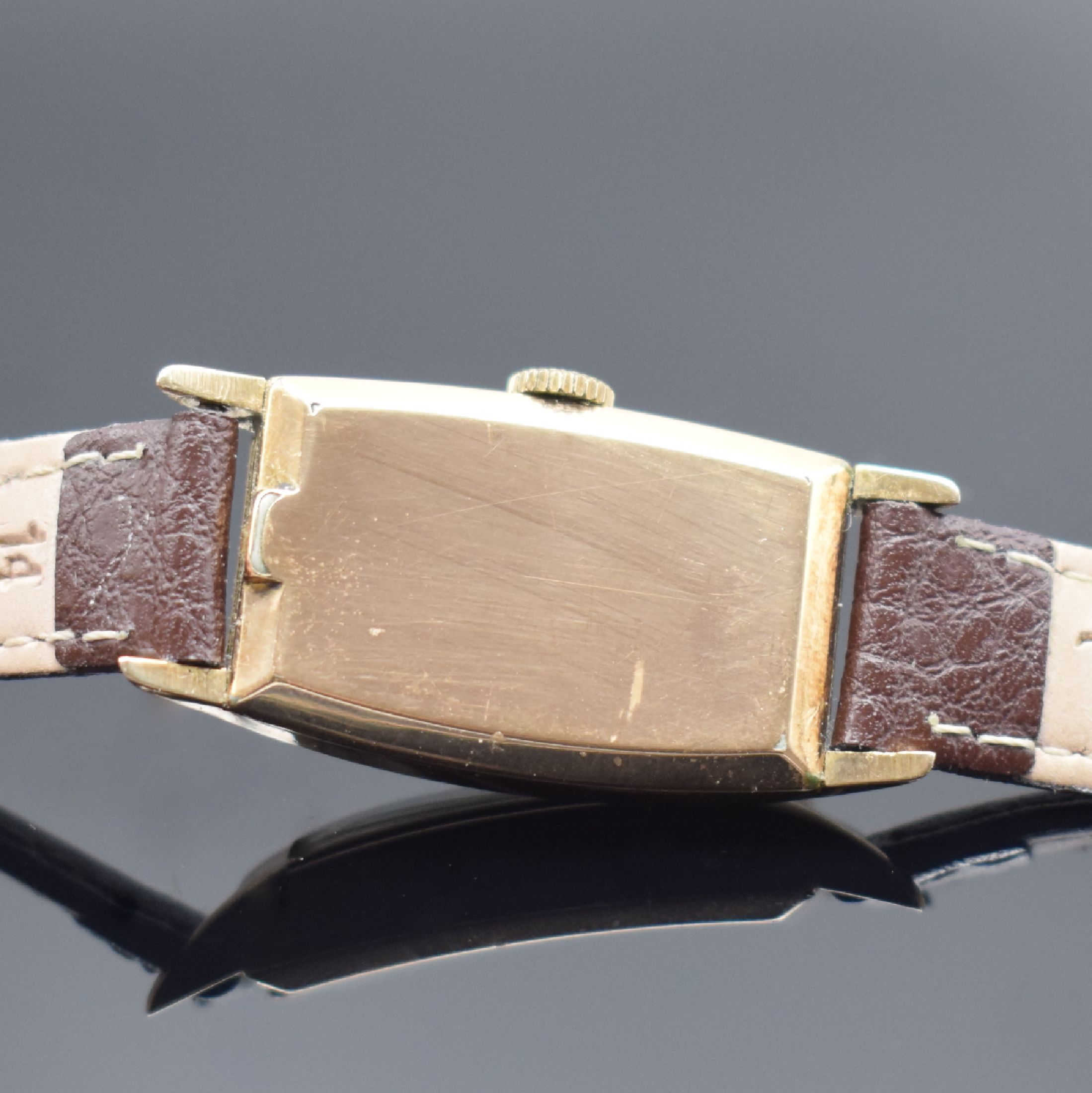 Detail b: LONGINES tonneauförmige, 10k Gold filled Armbanduhr, Schweiz/USA um 1937, Handaufzug, 2-teil. Geh., Boden aufgedr., silb. Zifferbl. altersbed. ...