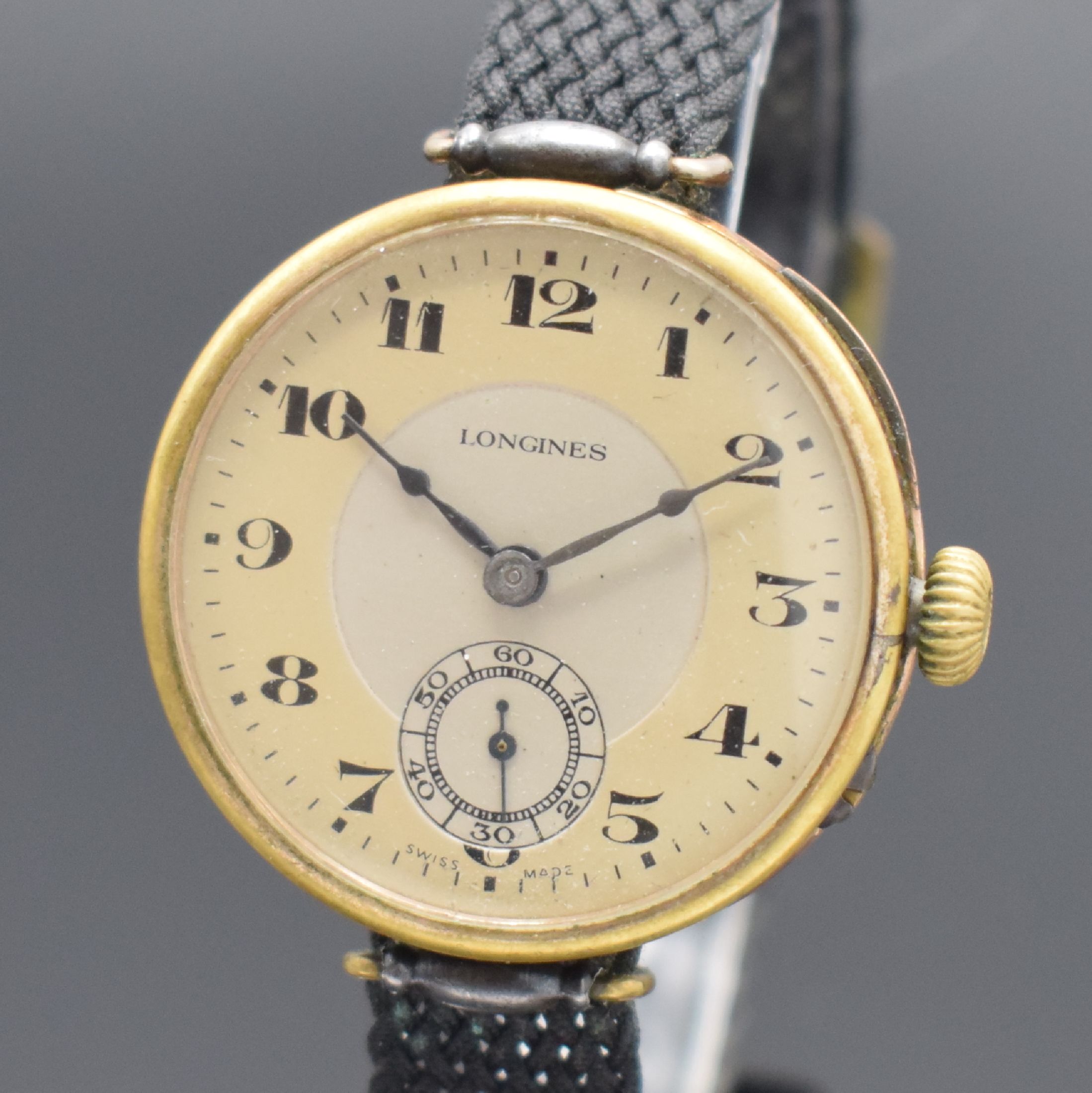 Detail a: LONGINES frühe Herrenarmbanduhr, Handaufzug, Schweiz um 1914, brüniertes Geh., Scharnierboden altersbed. oxidiert/rost., Cuv. m. Schriftzug ...