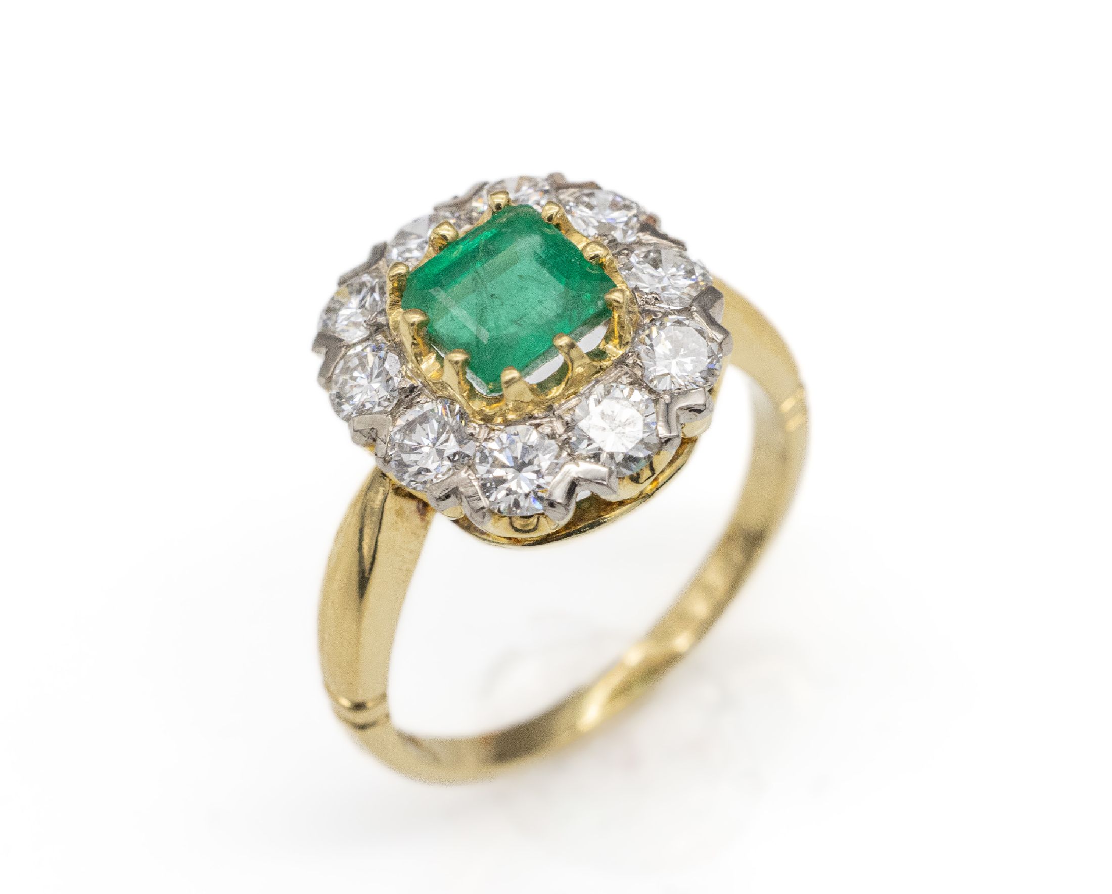 18 kt Gold Smaragd-Brillant-Ring, GG 750/000, Smaragd-Rechteck ca. 1.0 ct, 10 Brillanten zus. ca. 1.50 ct feines Weiß/vs-si, ca. 6.0 g, RW 57