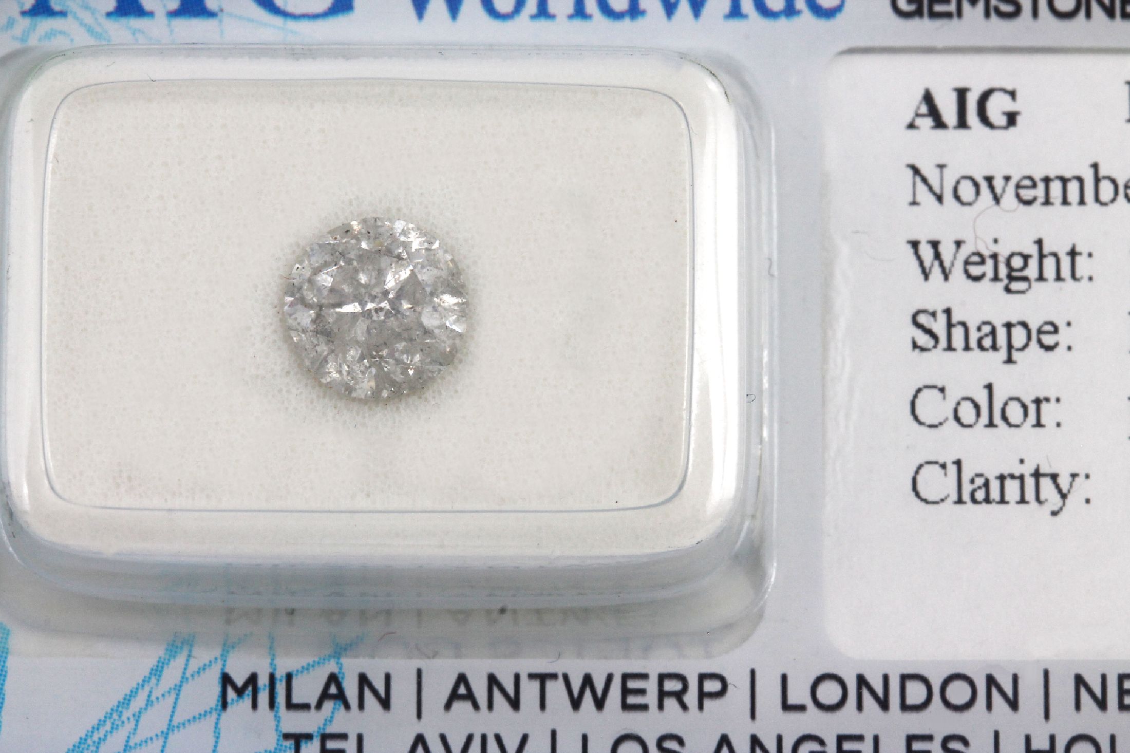 Detail a: Loser Brillant, 1.0 ct Weiß/p2, mit AIG- Expertise