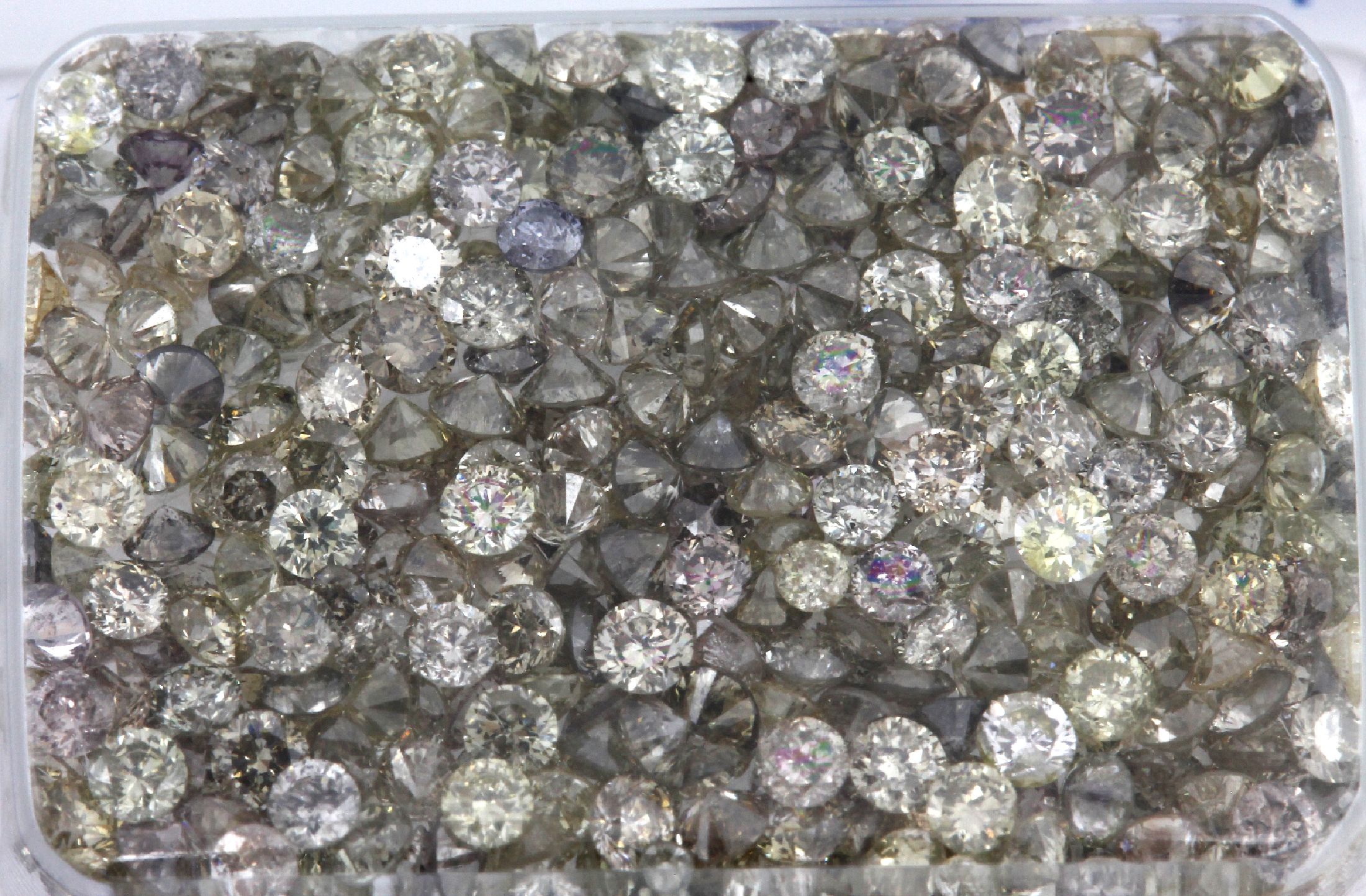Detail a: Lot Brillanten, zus. ca. 6.99 ct in verschiedenen Farben/si-p, mit ALGT-Expertise