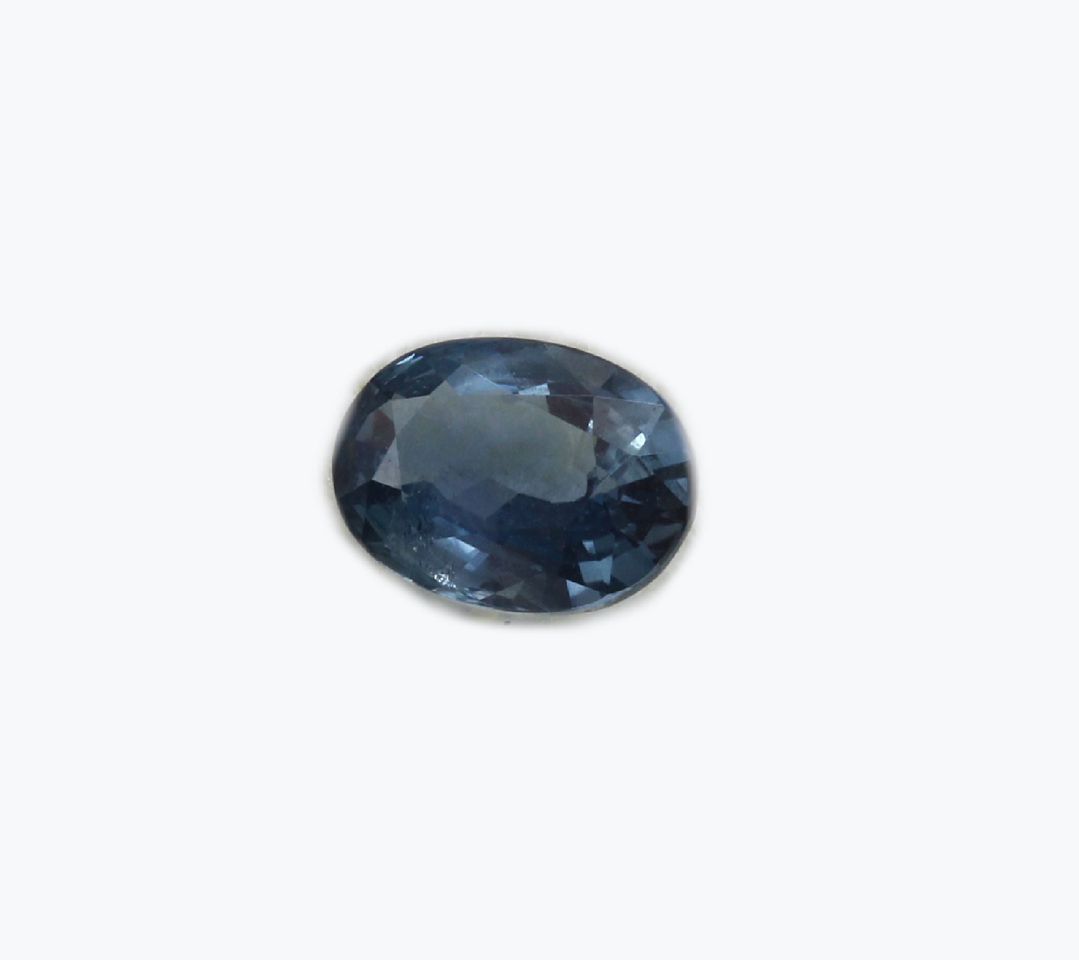 Detail a: Loser Saphir, ovalfacett. ca. 1.116 ct, SriLanka, hitzebehandelt, mit Expertise