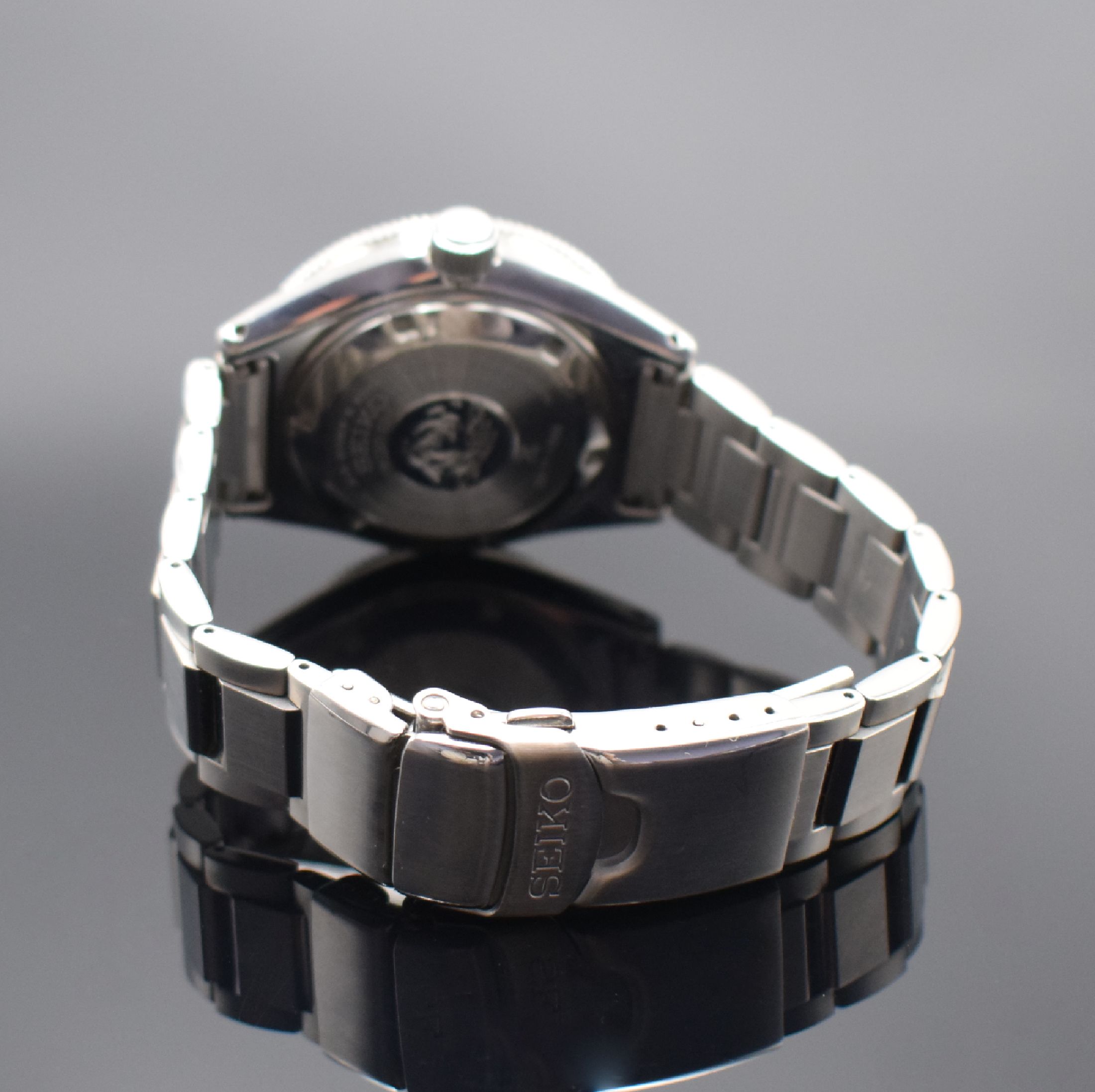 Detail b: SEIKO Diver`s 200m auf 1000 Stück limitierte Herrenarmbanduhr Referenz 6R15-04D0, Japan um 2018, Automatik, verschr. Edelstahlgeh. inkl. Gliederband ...