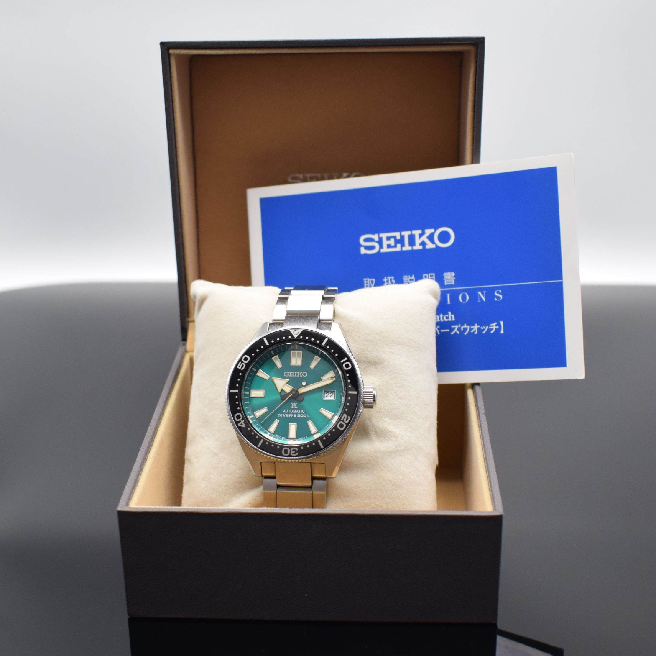 Detail e: SEIKO Diver`s 200m auf 1000 Stück limitierte Herrenarmbanduhr Referenz 6R15-04D0, Japan um 2018, Automatik, verschr. Edelstahlgeh. inkl. Gliederband ...