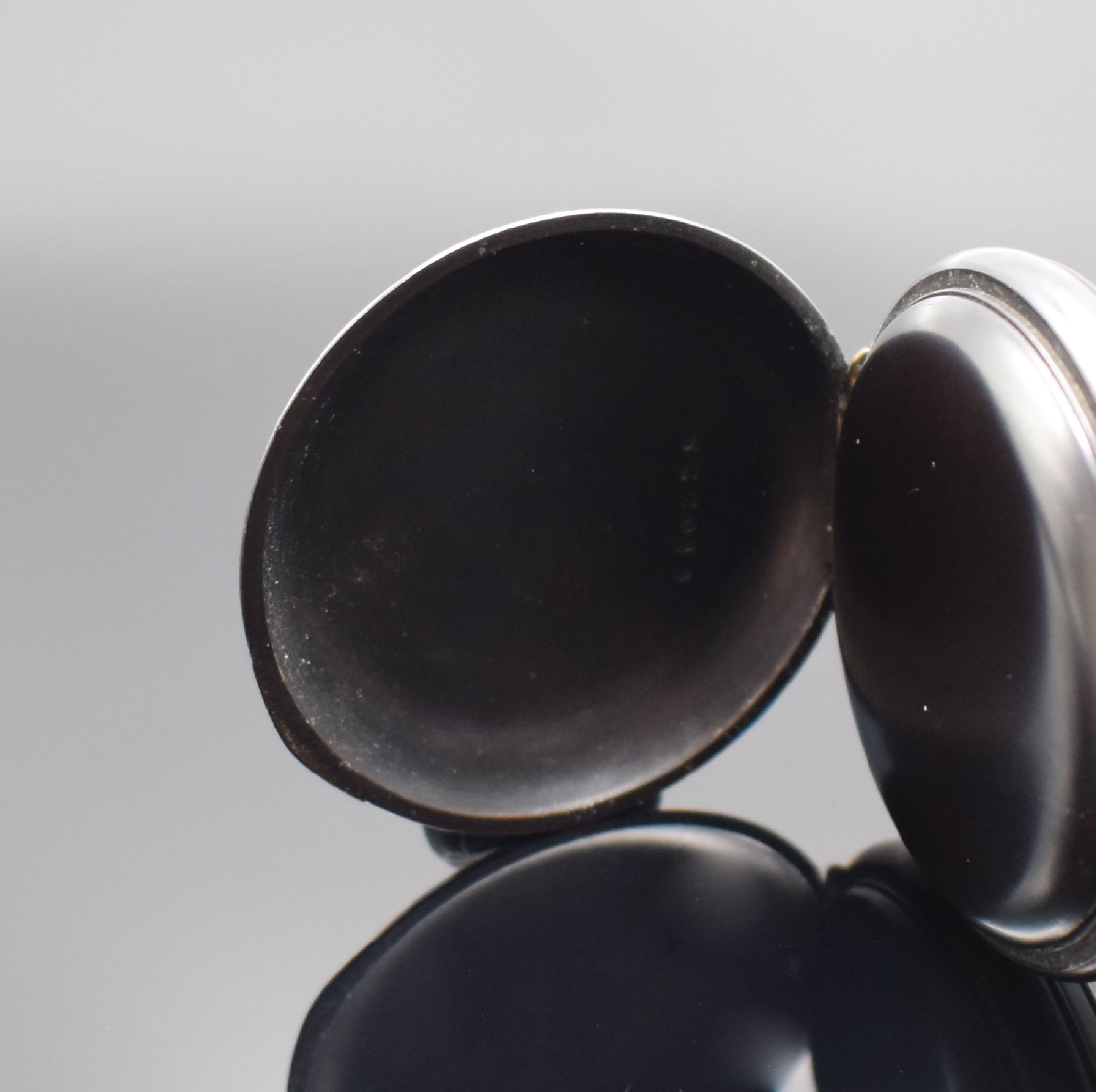 Detail b: RELIANCE WATCH CO Taschenchronograph im brünierten Stahlgehäuse, Schweiz um 1910, brüniertes Geh. in selten gutem Zustand, Emailzifferbl. m. röm. ...