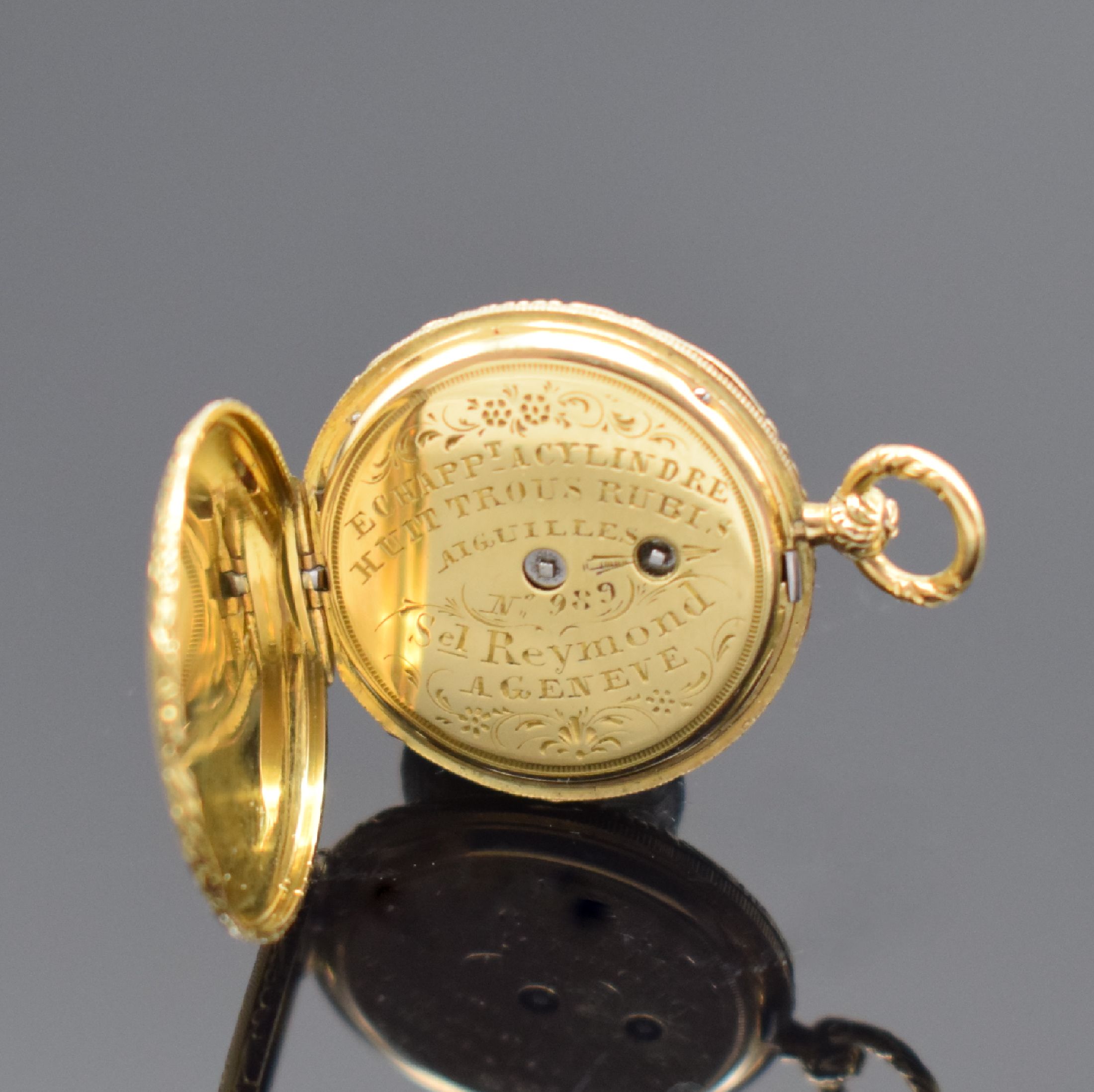 Detail c: Sel. REYMOND à Geneve sehr seltene 21-mm- Taschenuhr in GG 750/000, Schweiz um 1830, Schlüsselaufzug, floral grav. sowie guill. Geh., rücks. ...