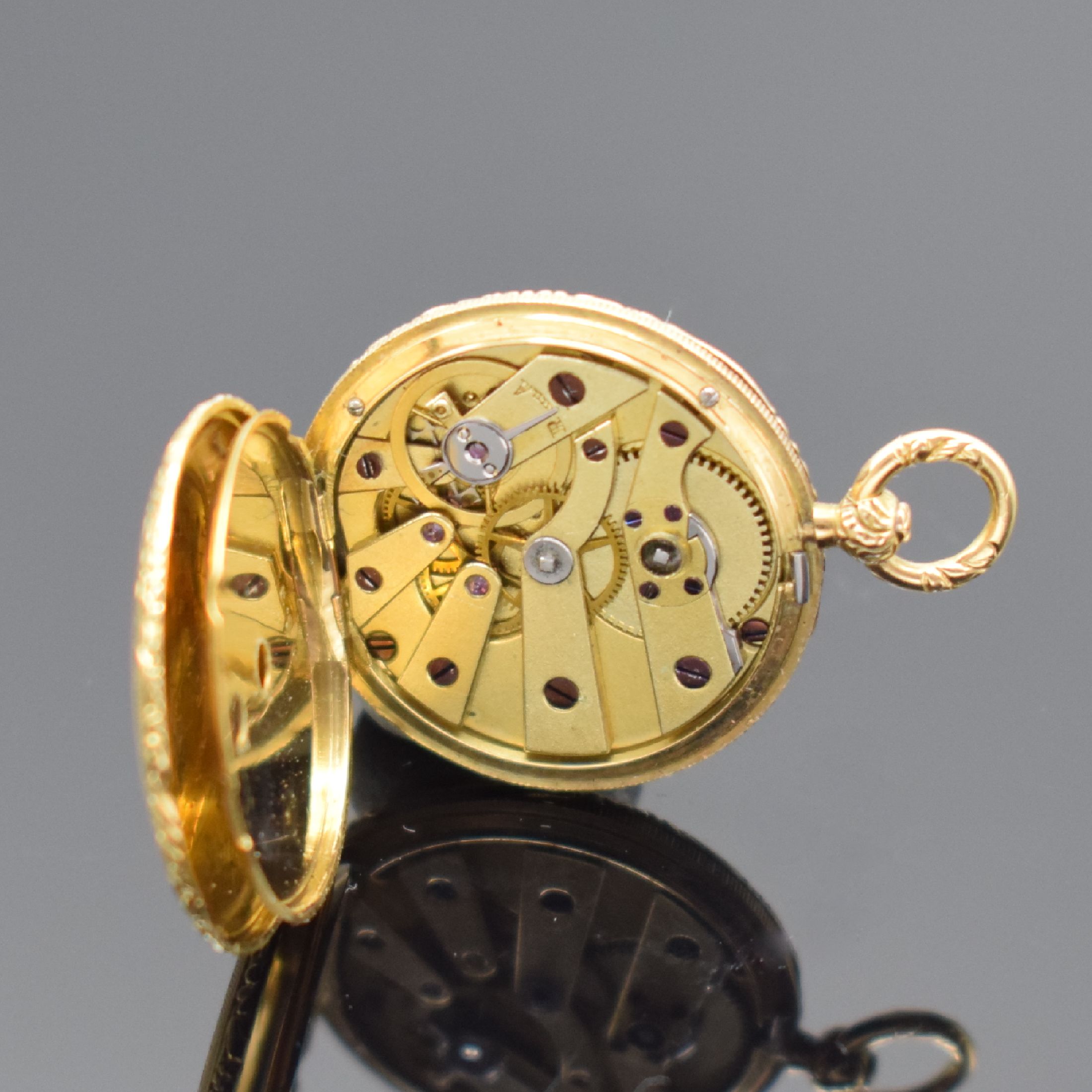 Detail e: Sel. REYMOND à Geneve sehr seltene 21-mm- Taschenuhr in GG 750/000, Schweiz um 1830, Schlüsselaufzug, floral grav. sowie guill. Geh., rücks. ...