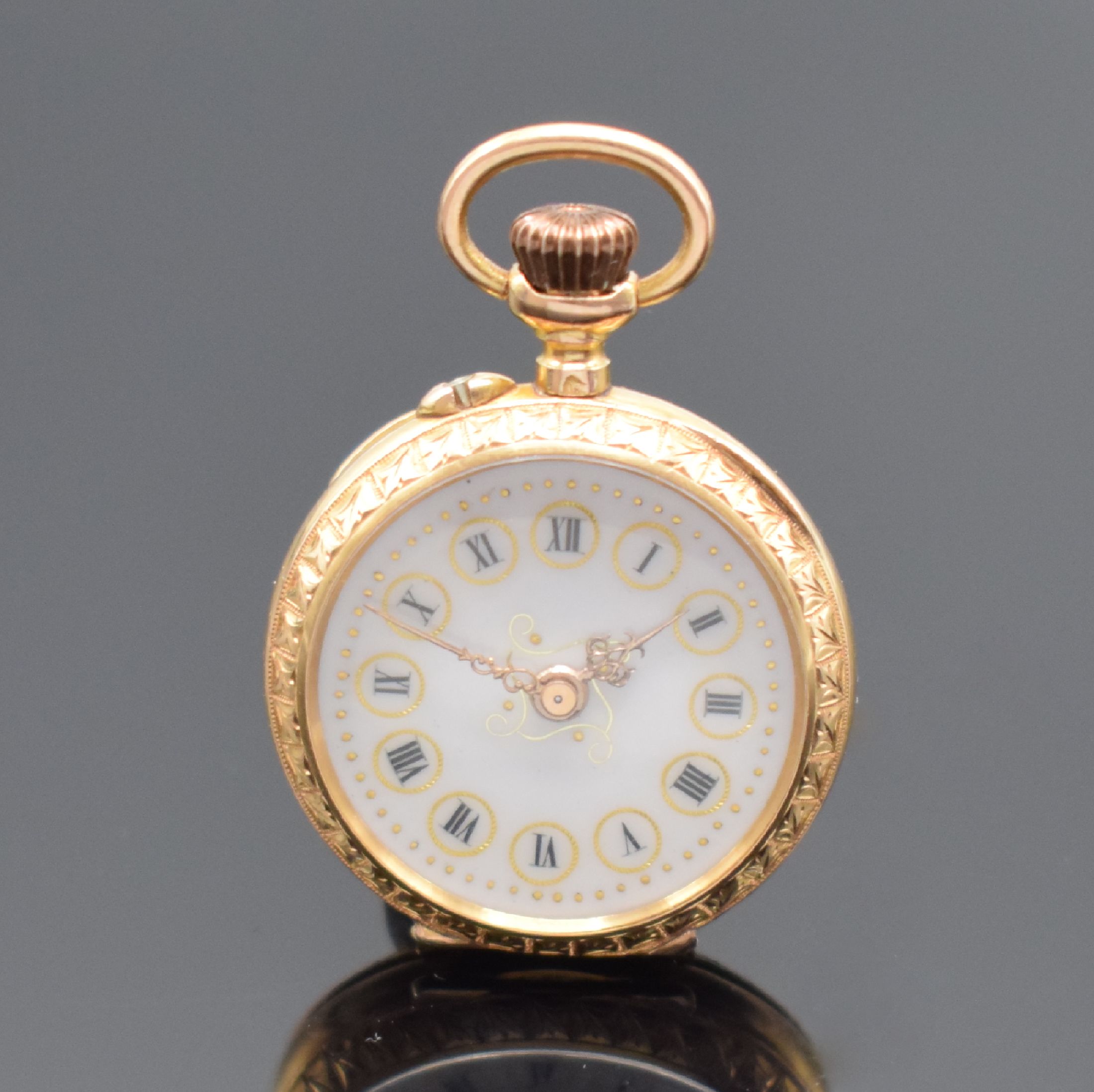Detail a: Sehr kleine Email-Taschenuhr in RG 750/000, Schweiz / Frankreich um 1900, offenes 2- Deckel Goldgeh., grav. Ränder, rücks. Diamant-bes. Emailbild ...