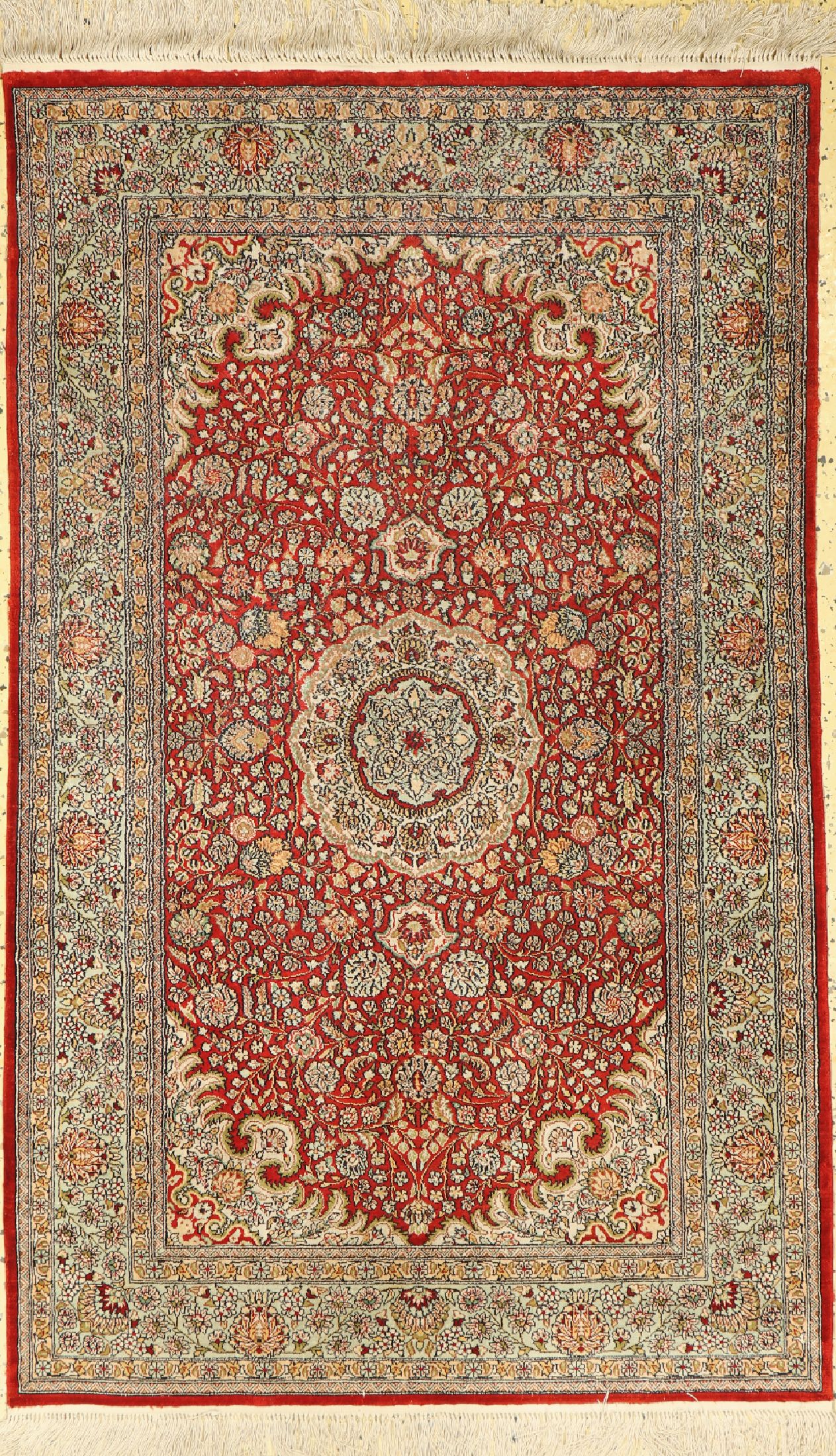 Hereke Seide, China, ca. 50 Jahre, reine Naturseide, ca. 150 x 90 cm, EHZ: 1(gebraucht)verschmutzt.