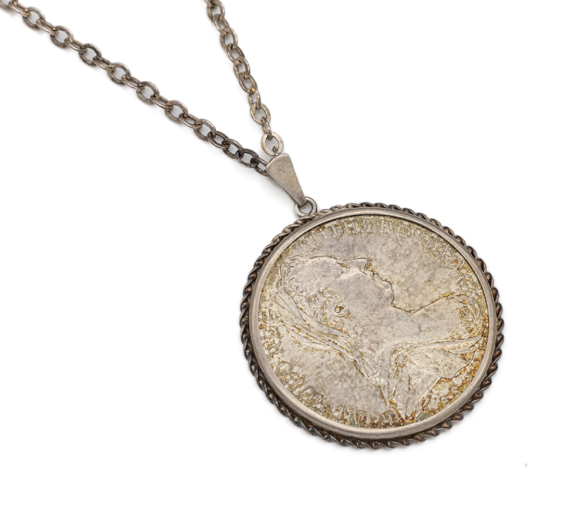 Münzanhänger, 835er Silber, sogn. Theresien Thaler, 1780, an Kette, L. ca. 59.5 cm, Federringschließe verg. (sek.)