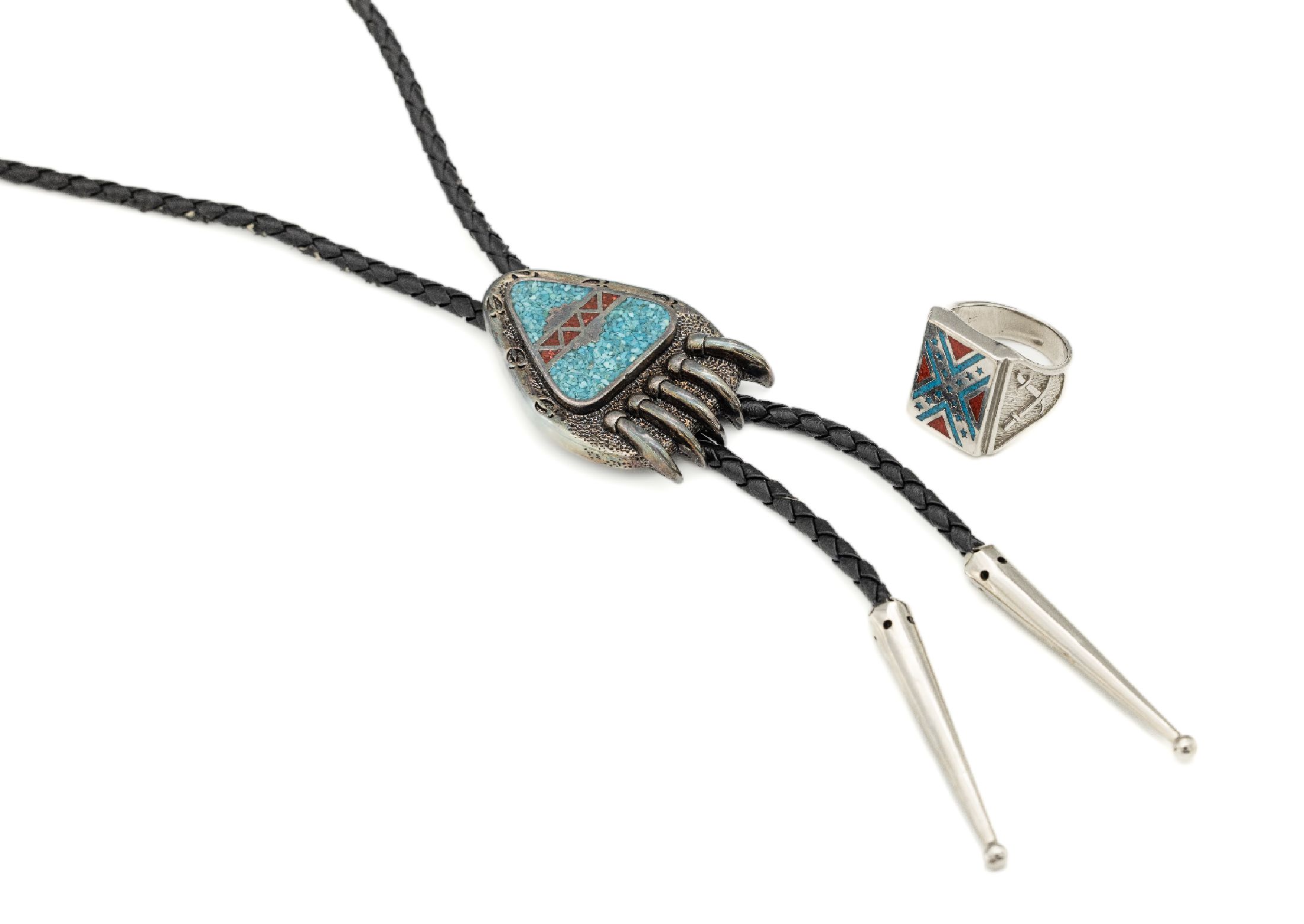 Konvolut Navajo-Schmuck, Silber gepr., best. aus: Collier mit Lederband, L. ca. 90 cm, und 1 Ring, RW 65, jew. mit Türkis und Karneol
