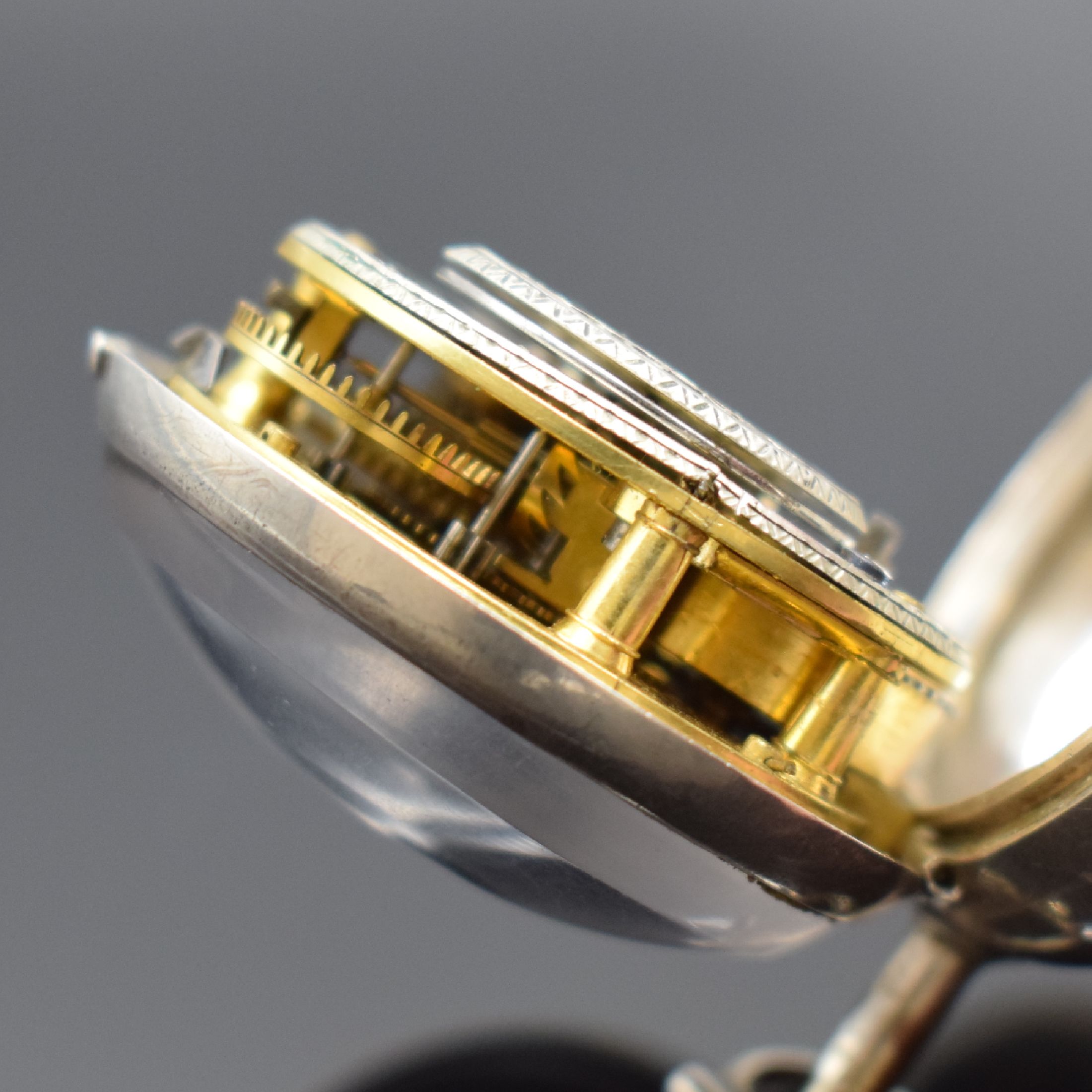 Detail i: Tho. HOUGHTON Spindeltaschenuhr in Silber, England 1781, doppeltes Gehäuse, Emailzifferblatt m. röm. Zahlen & arab. Minuterie, Zeiger lack. (sp.), ...
