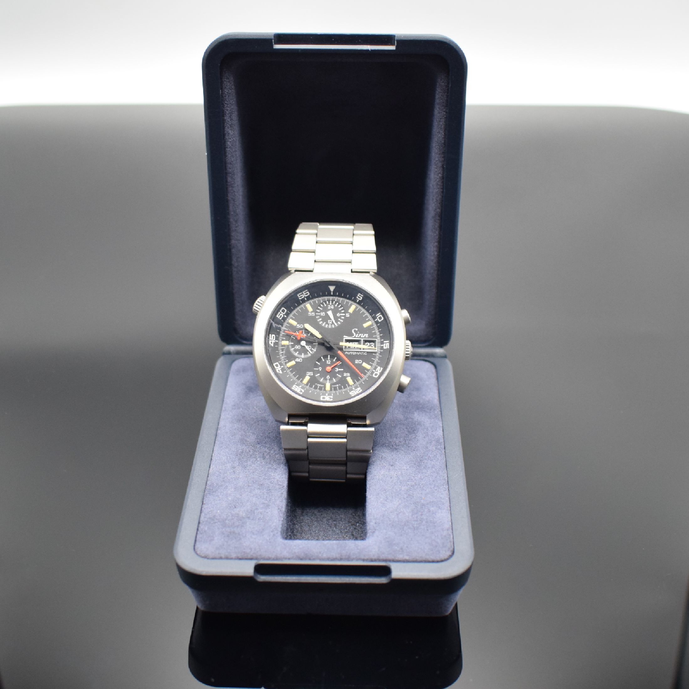Detail e: SINN Herrenarmbanduhr mit Chronograph Referenz 140/42 anlässlich der ersten deutschen Spacelab Mission, Schweiz/Deutschland um 1990, Automatik, ...