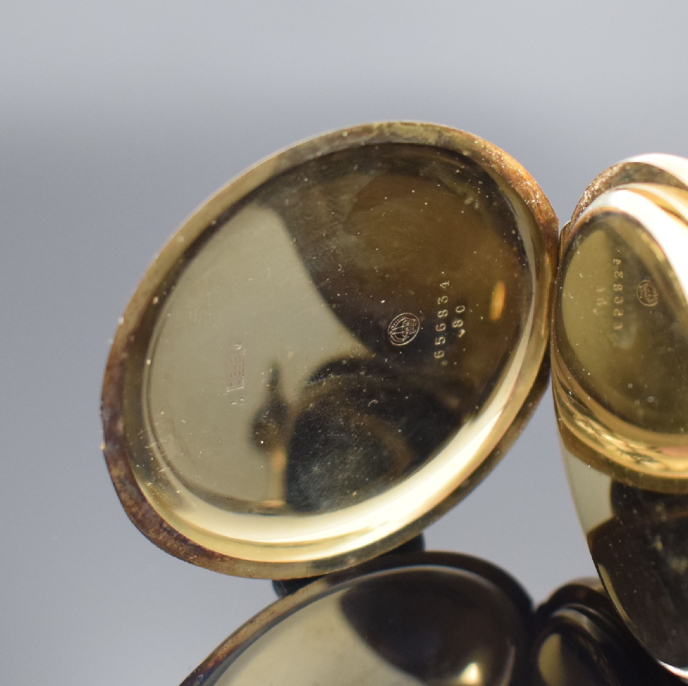 Detail d: ALPINA Savonette in GG 585/000 mit Kaliber 410, Schweiz um 1920, 3-Deckel Goldgeh., Sprungdeckel m. Monogramm, Metallzifferbl. mit arab. Zahlen, ...