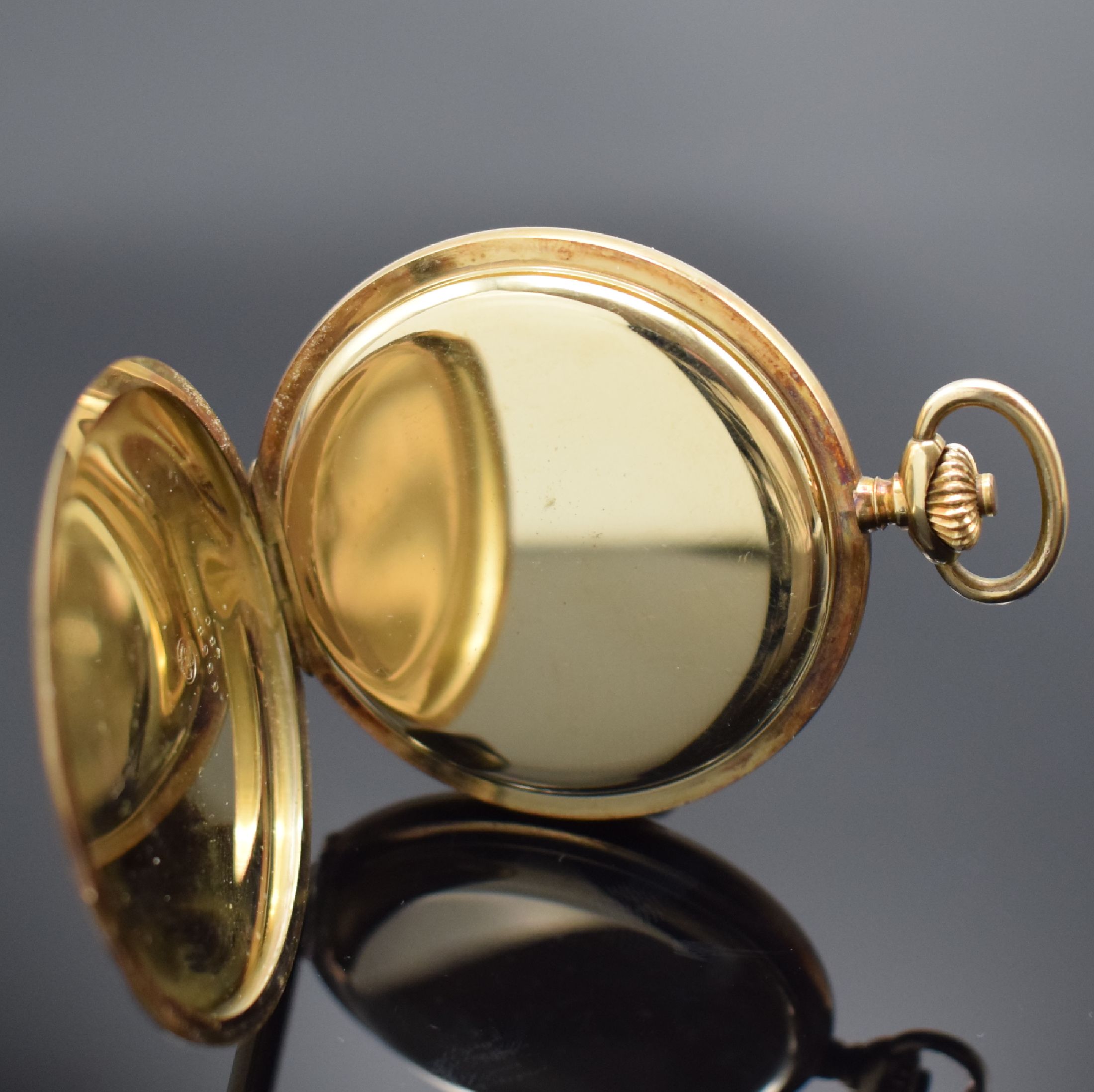Detail e: ALPINA Savonette in GG 585/000 mit Kaliber 410, Schweiz um 1920, 3-Deckel Goldgeh., Sprungdeckel m. Monogramm, Metallzifferbl. mit arab. Zahlen, ...
