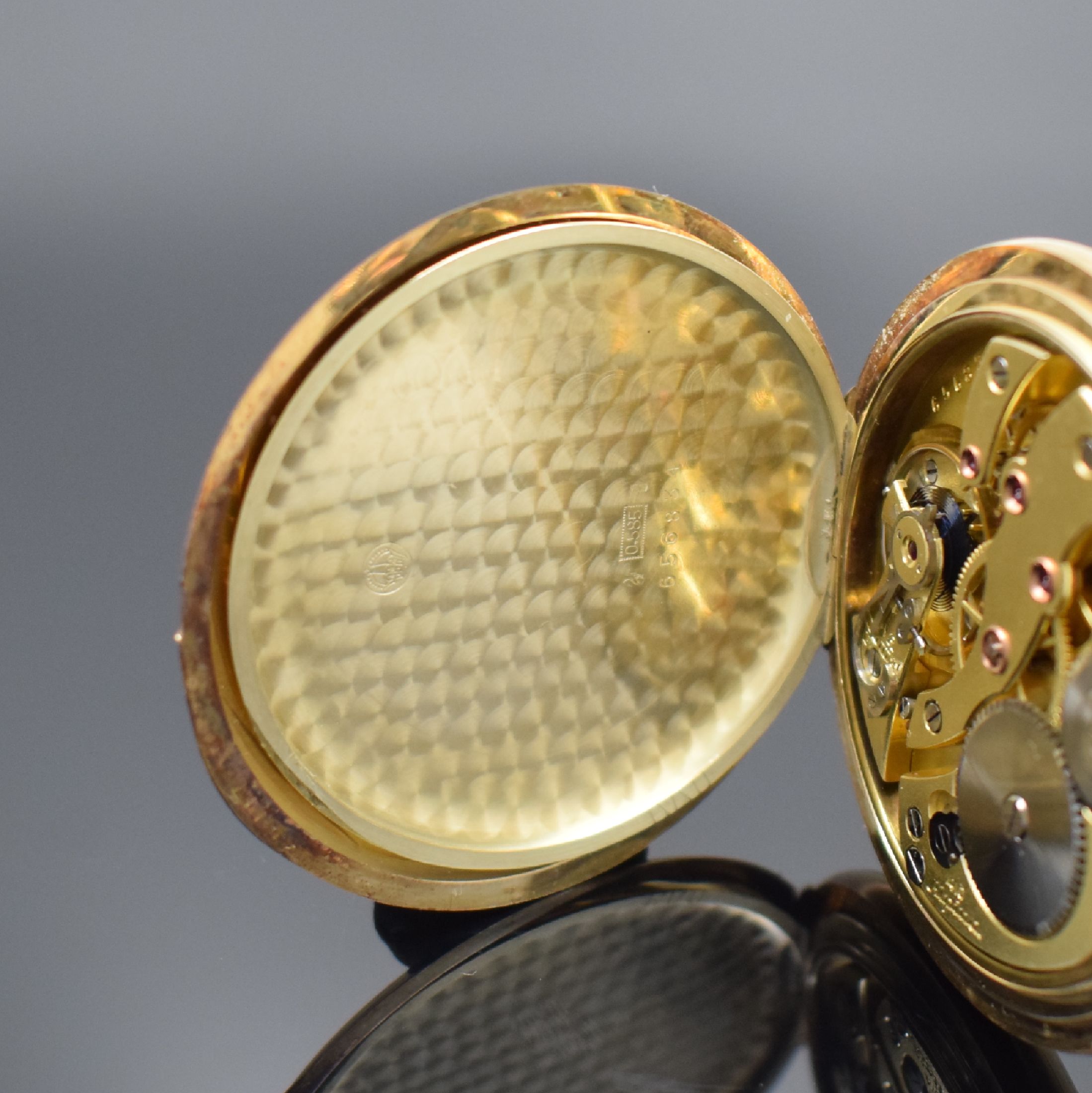 Detail f: ALPINA Savonette in GG 585/000 mit Kaliber 410, Schweiz um 1920, 3-Deckel Goldgeh., Sprungdeckel m. Monogramm, Metallzifferbl. mit arab. Zahlen, ...