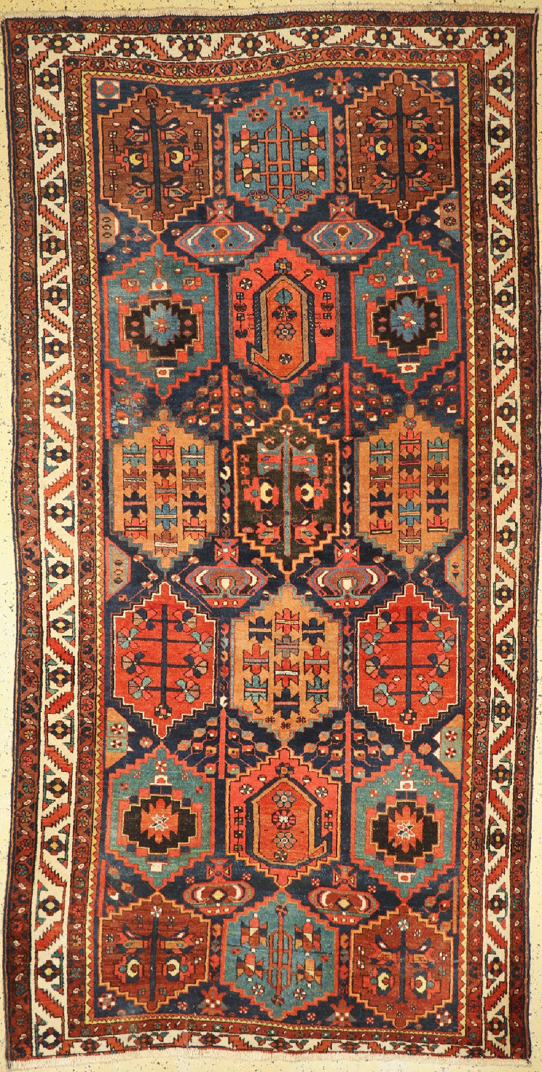 Bachtiar alt, Persien, um 1940, Wolle auf Baumwolle, ca. 310 x 156 cm, EHZ: 3