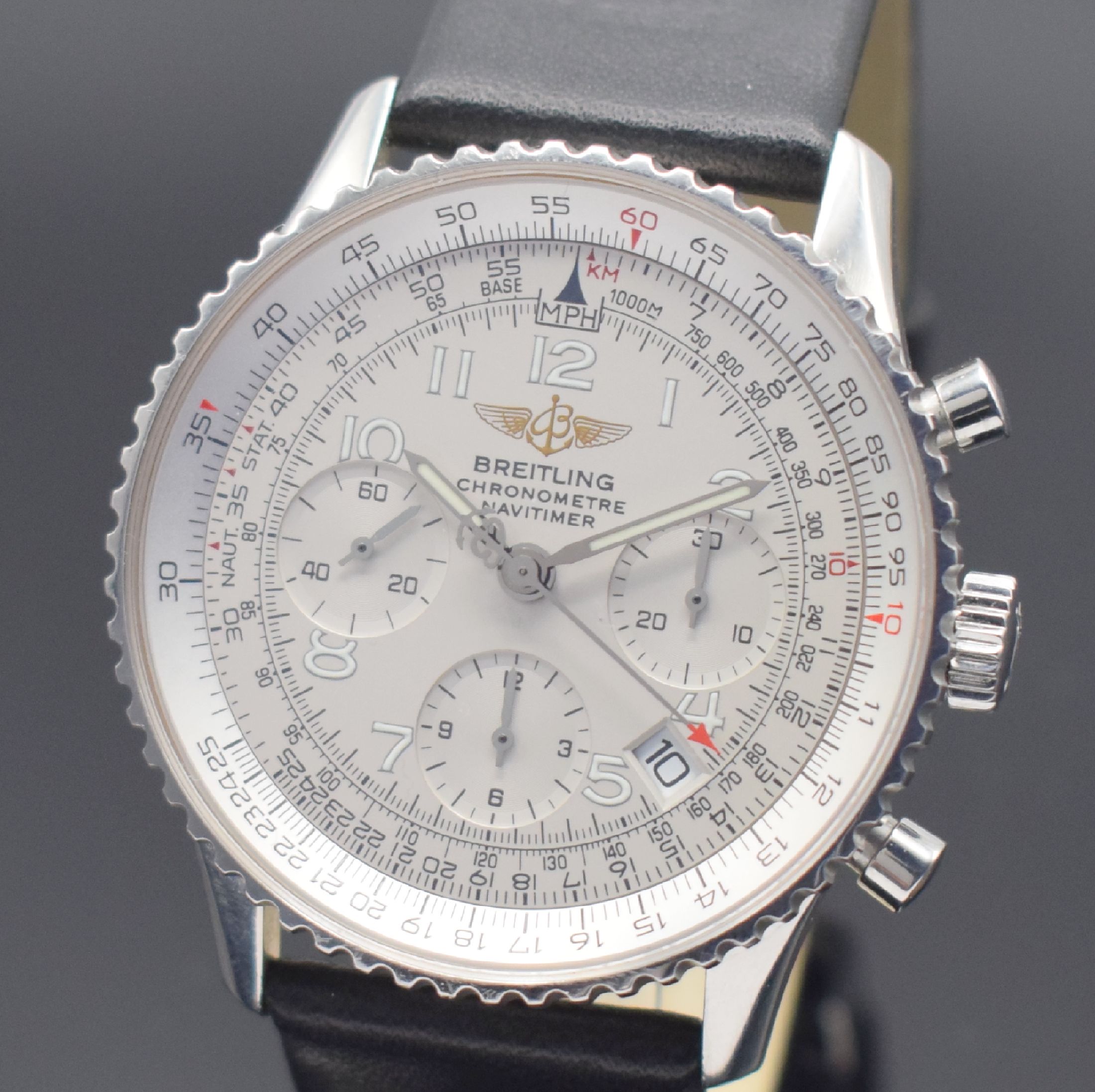 Detail a: BREITLING Navitimer Herrenarmbanduhr mit Chronograph in Chronometerqualität, Referenz A23322, Schweiz um 2005, Automatik, Edelstahlgeh., Boden ...