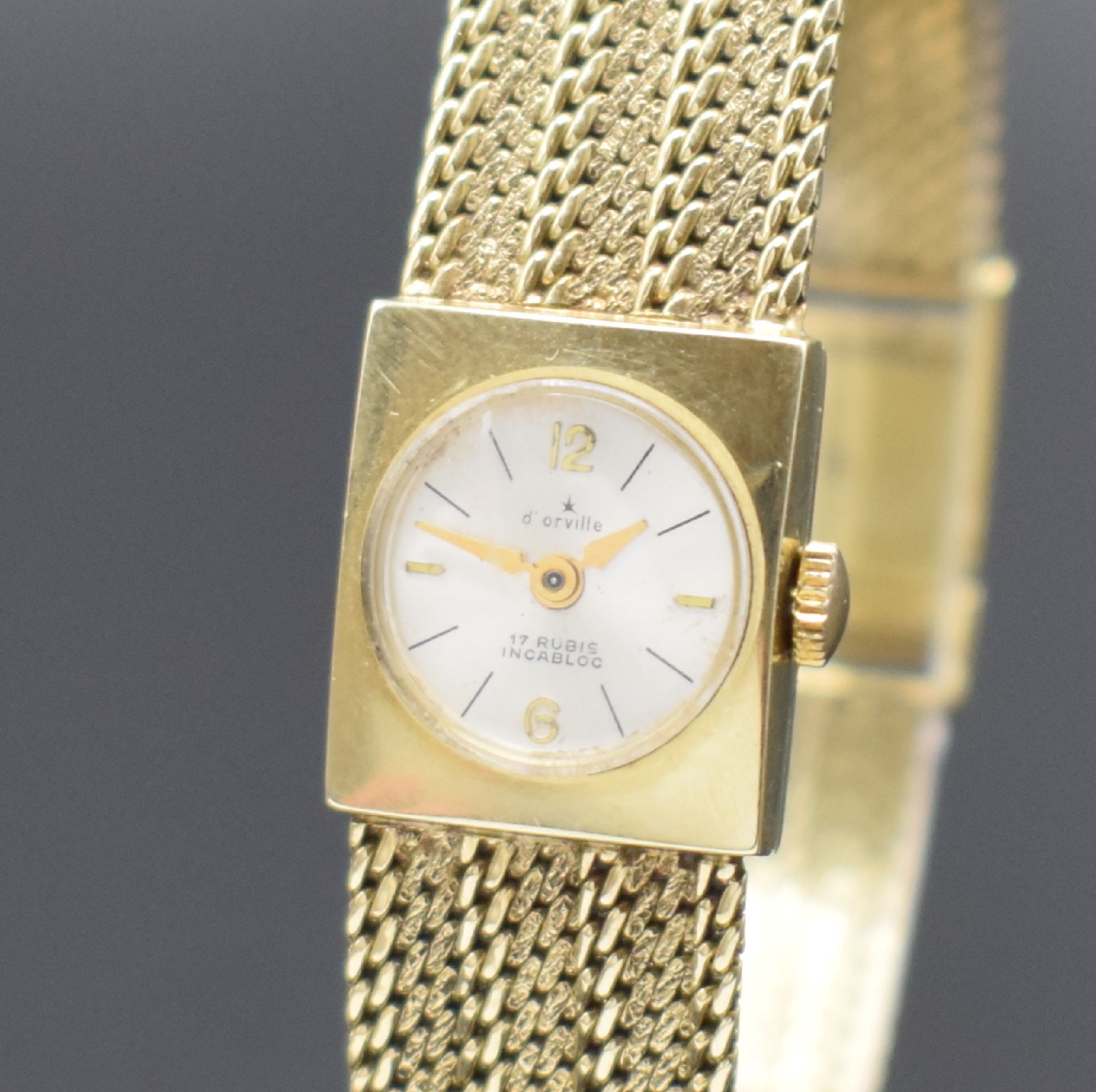 Detail a: D`ORVILLE Damengoldbanduhr in GG 585/000, Schweiz um 1960, Quartzwerk auf Kundenwunsch später, 2-teil. Geh., Boden aufgedr., Milanaiseband, silb. ...