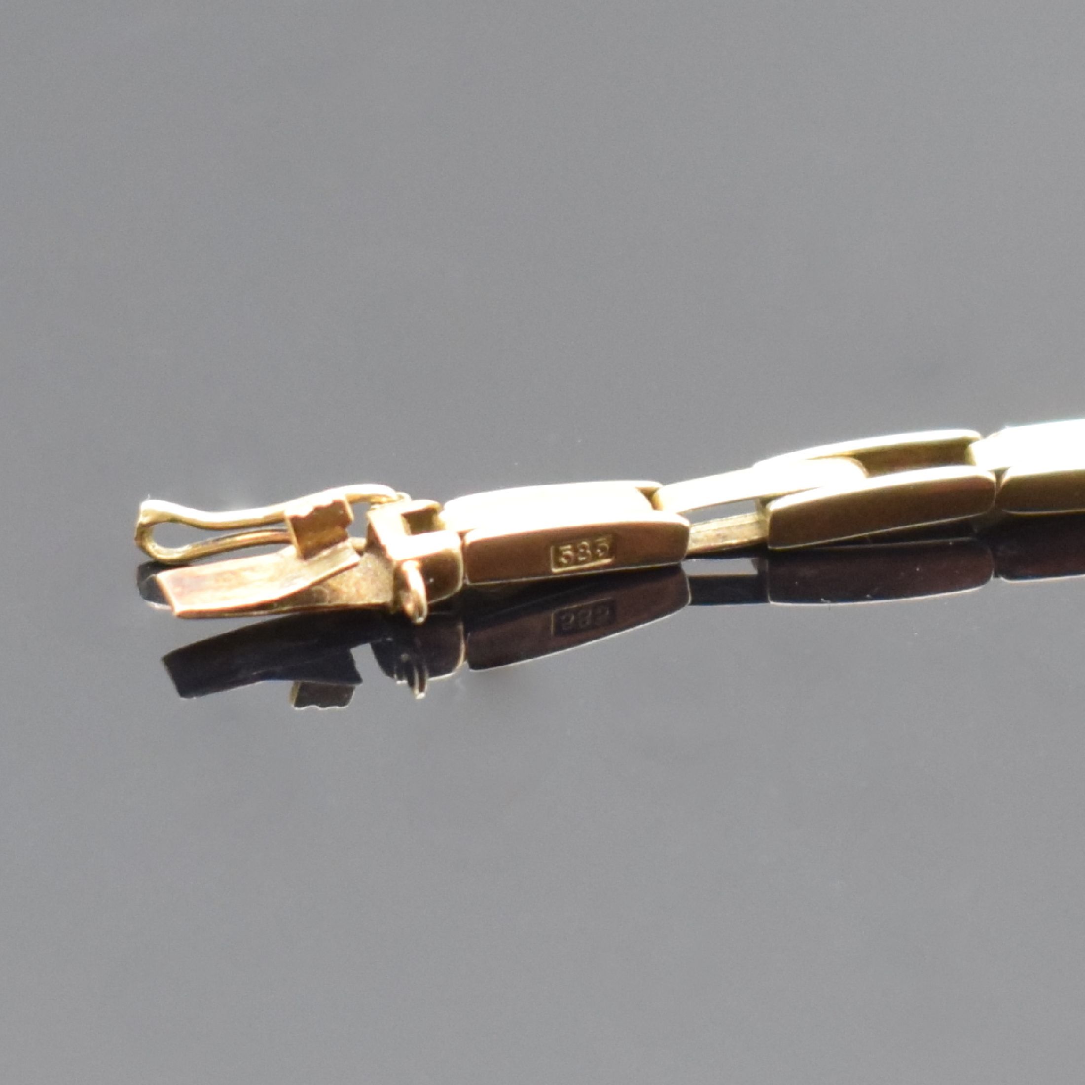 Detail b: Frühe Damenarmbanduhr in GG 585/000, Deutschland um 1915, Quartzwerk auf Kundenwunsch später, Gliederband, gold. Zifferbl. m. arab. Zahlen, schwarz ...