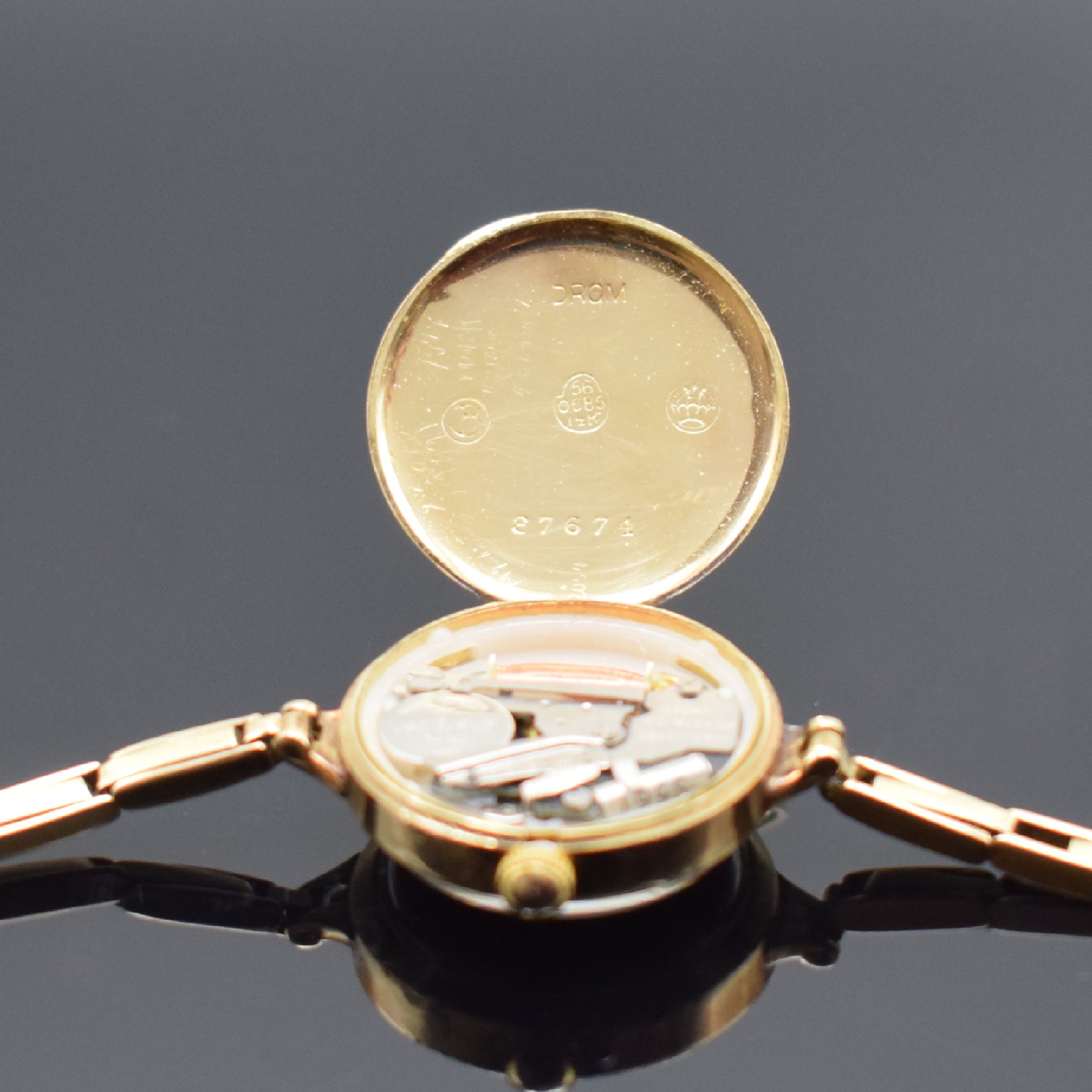 Detail d: Frühe Damenarmbanduhr in GG 585/000, Deutschland um 1915, Quartzwerk auf Kundenwunsch später, Gliederband, gold. Zifferbl. m. arab. Zahlen, schwarz ...