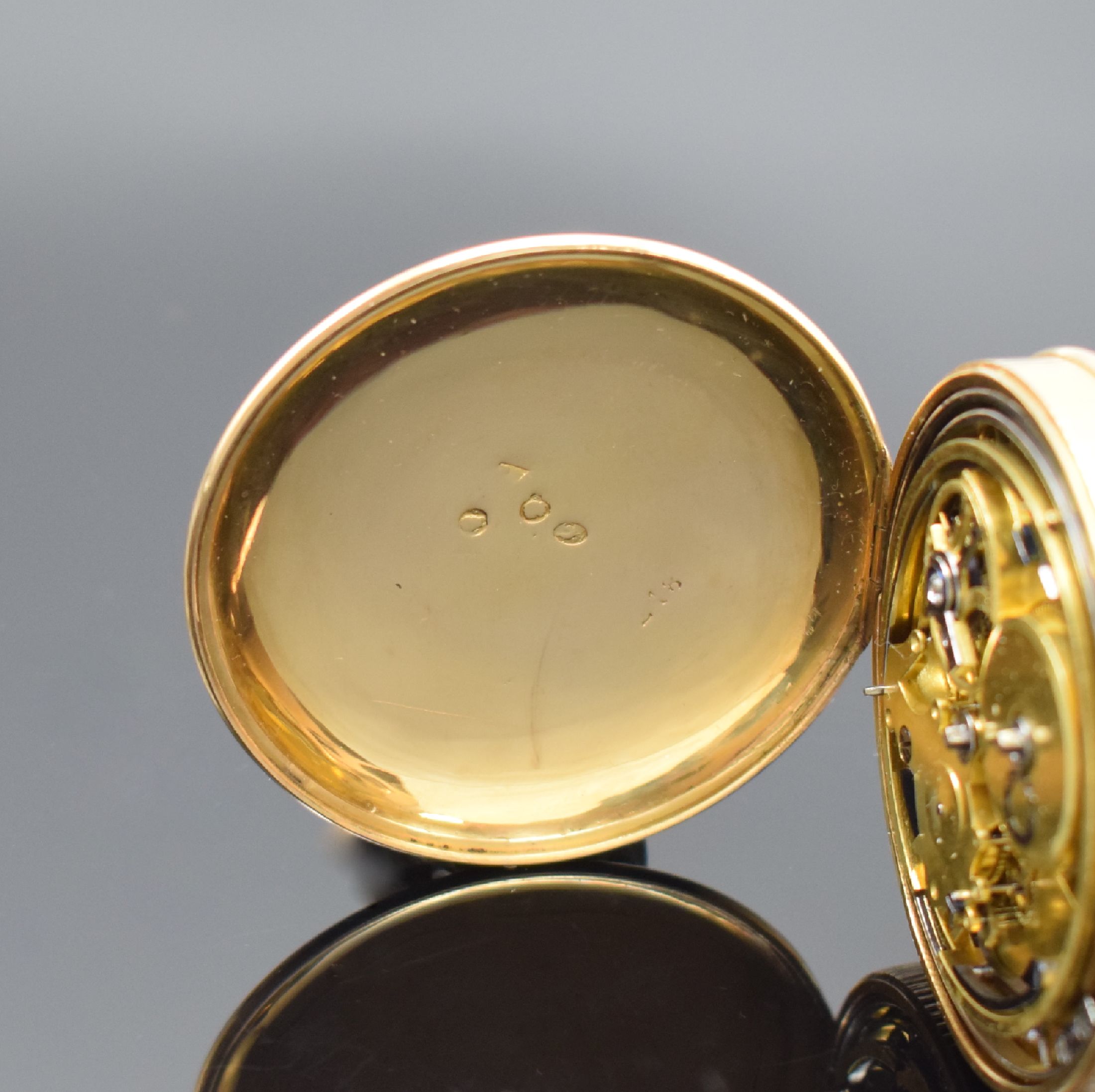 Detail b: LE ROY offene 1/4 Repetition Taschenuhr in RG 750/000, Frankreich um 1820, strahlen guill. Geh. m. gerippten Rand, rücks. Monogramm (Email besch.), ...