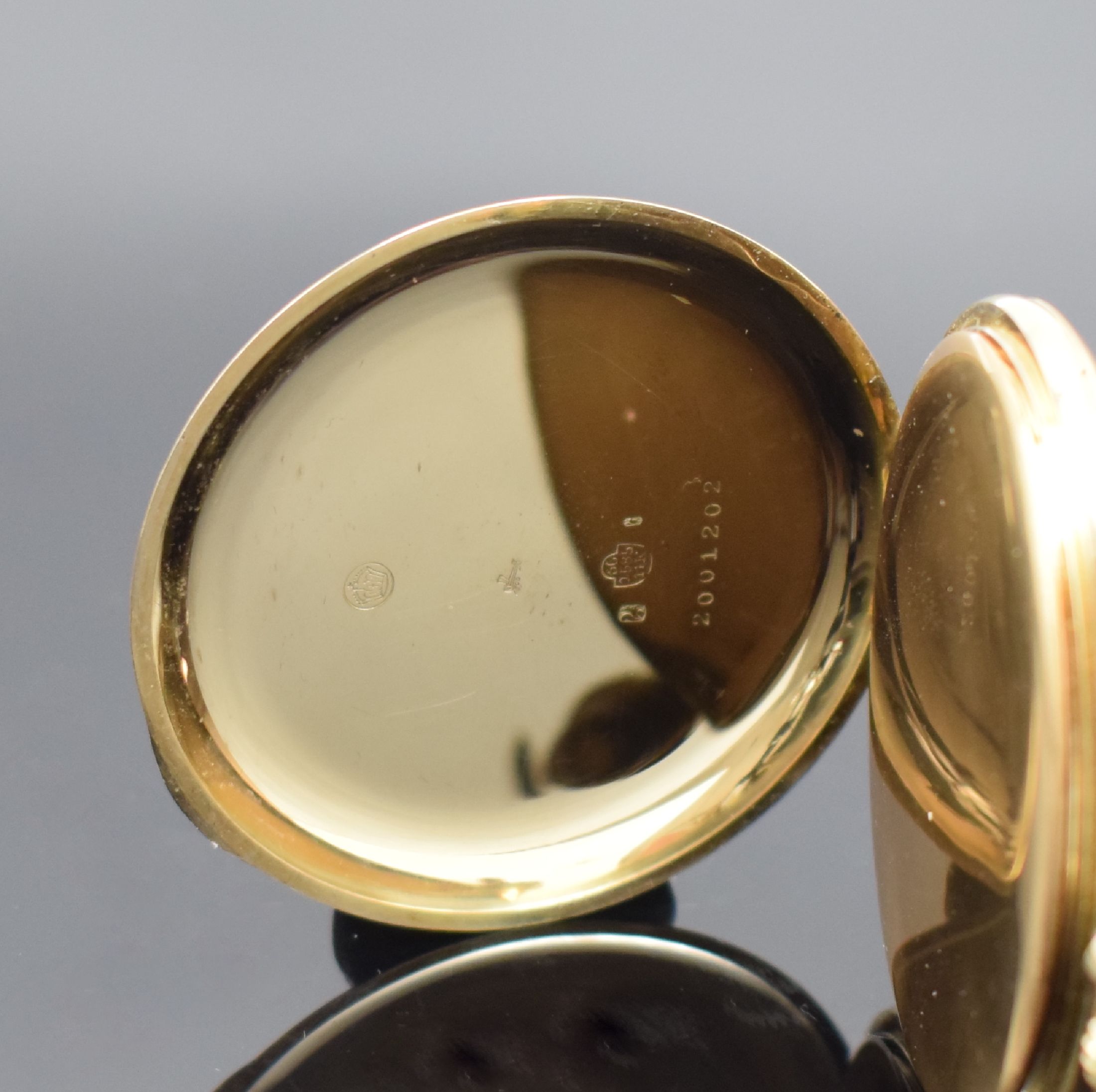Detail c: MOERIS Savonette in GG 585/000, Schweiz um 1925, glattes, 2-Deckel Goldgeh., gold. Zifferbl. m. arab. Zahlen, kl. Sek. bei 6, gebl. orig. Zeiger, ...