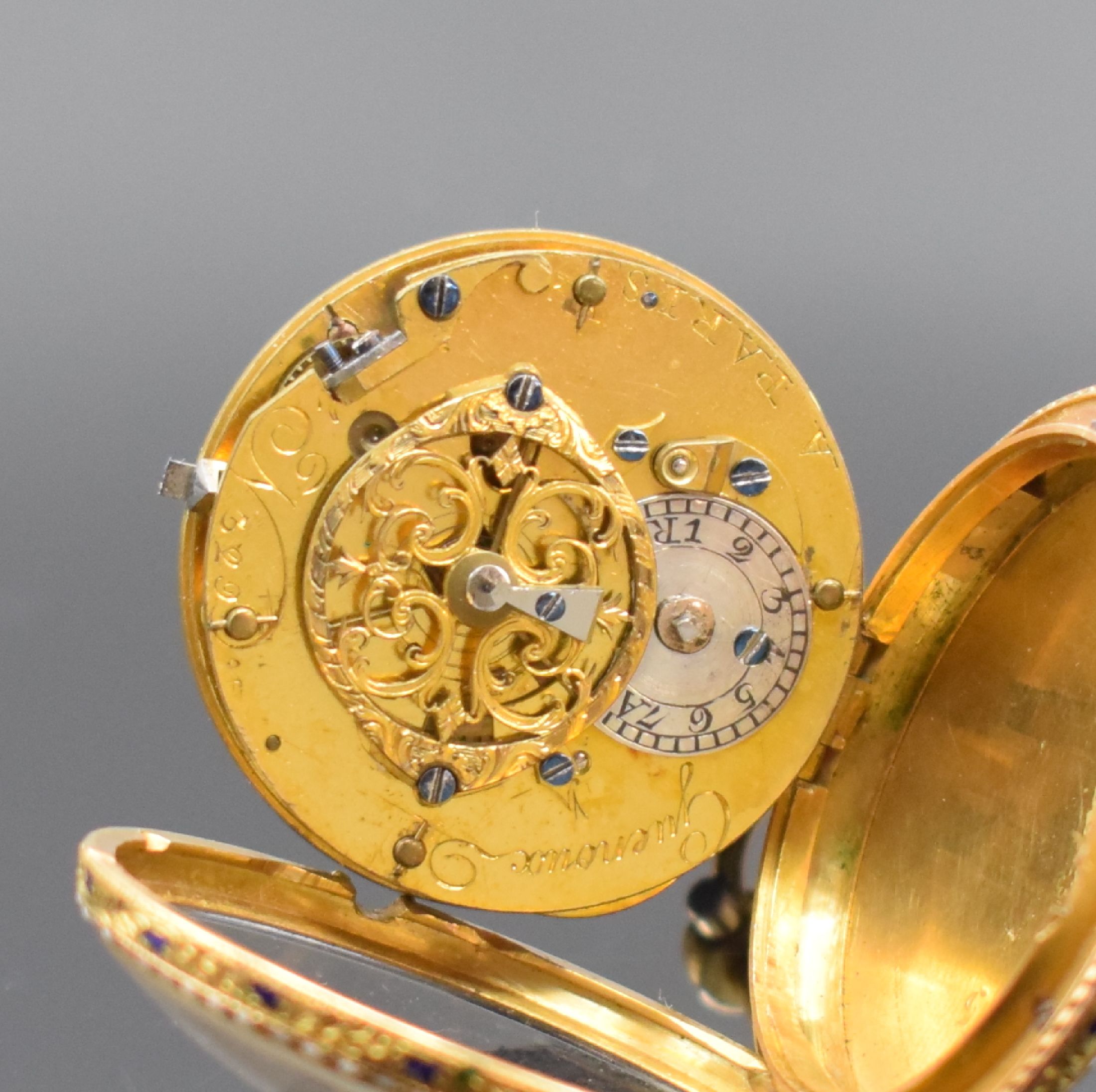 Detail b: GUENOUX A PARIS feine & sehr gut erhaltene Email-Spindeltaschenuhr in RG 750/000, Frankreich um 1770, Scharniergeh., Lünette über verdeckten ...