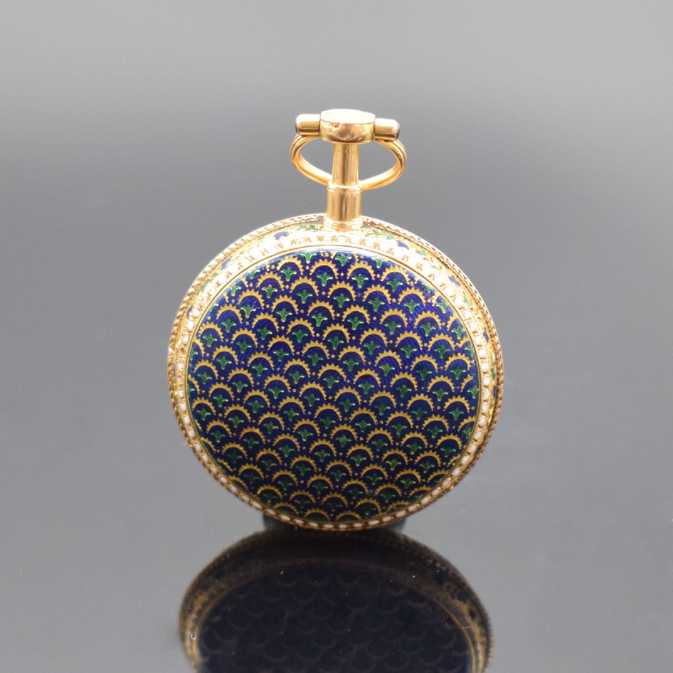Detail d: GUENOUX A PARIS feine & sehr gut erhaltene Email-Spindeltaschenuhr in RG 750/000, Frankreich um 1770, Scharniergeh., Lünette über verdeckten ...