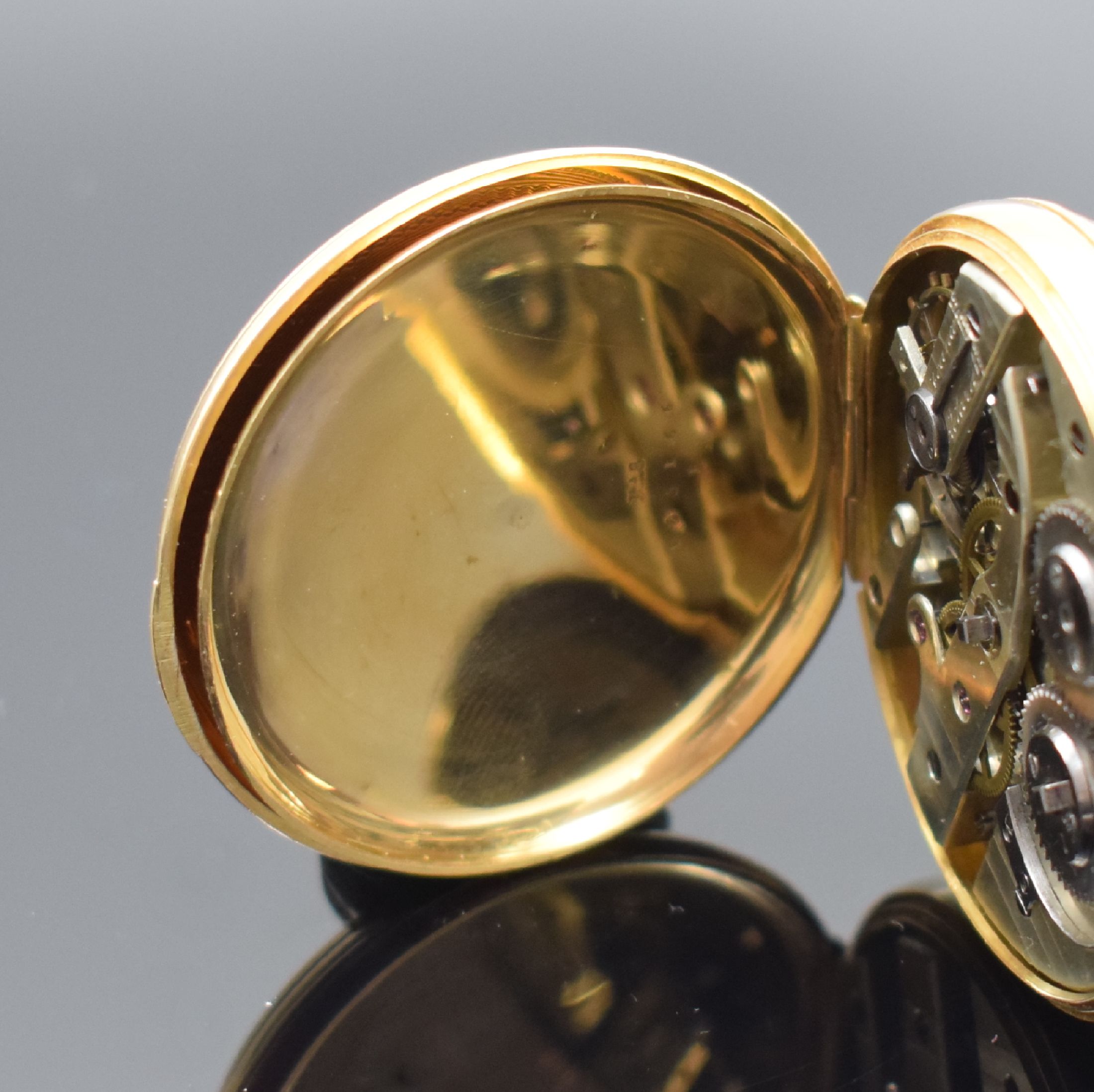 Detail d: PATECK & CIE offene Taschenuhr in GG 750/000, Schweiz um 1870, guill. Geh. dell., Emailzifferbl. riss., kl. Sek. bei 6, feine, gebl. Zeiger, ...