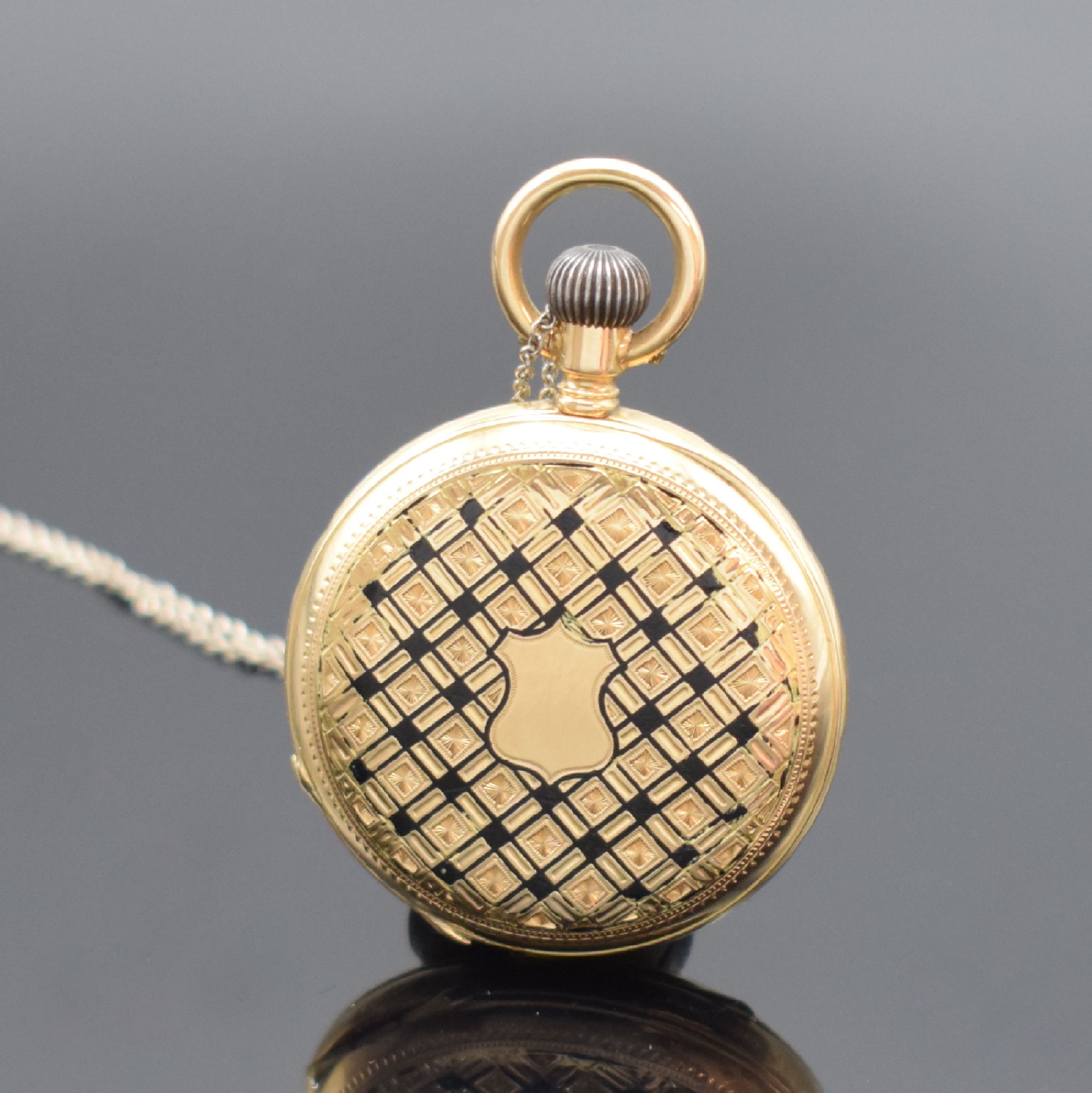 Detail a: Offene Damentaschenuhr in Roségold 585/000, Schweiz um 1880, graviertes & schwarz emailliertes Geh., Email besch., verg. Cuv., Emailzifferbl. riss., ...
