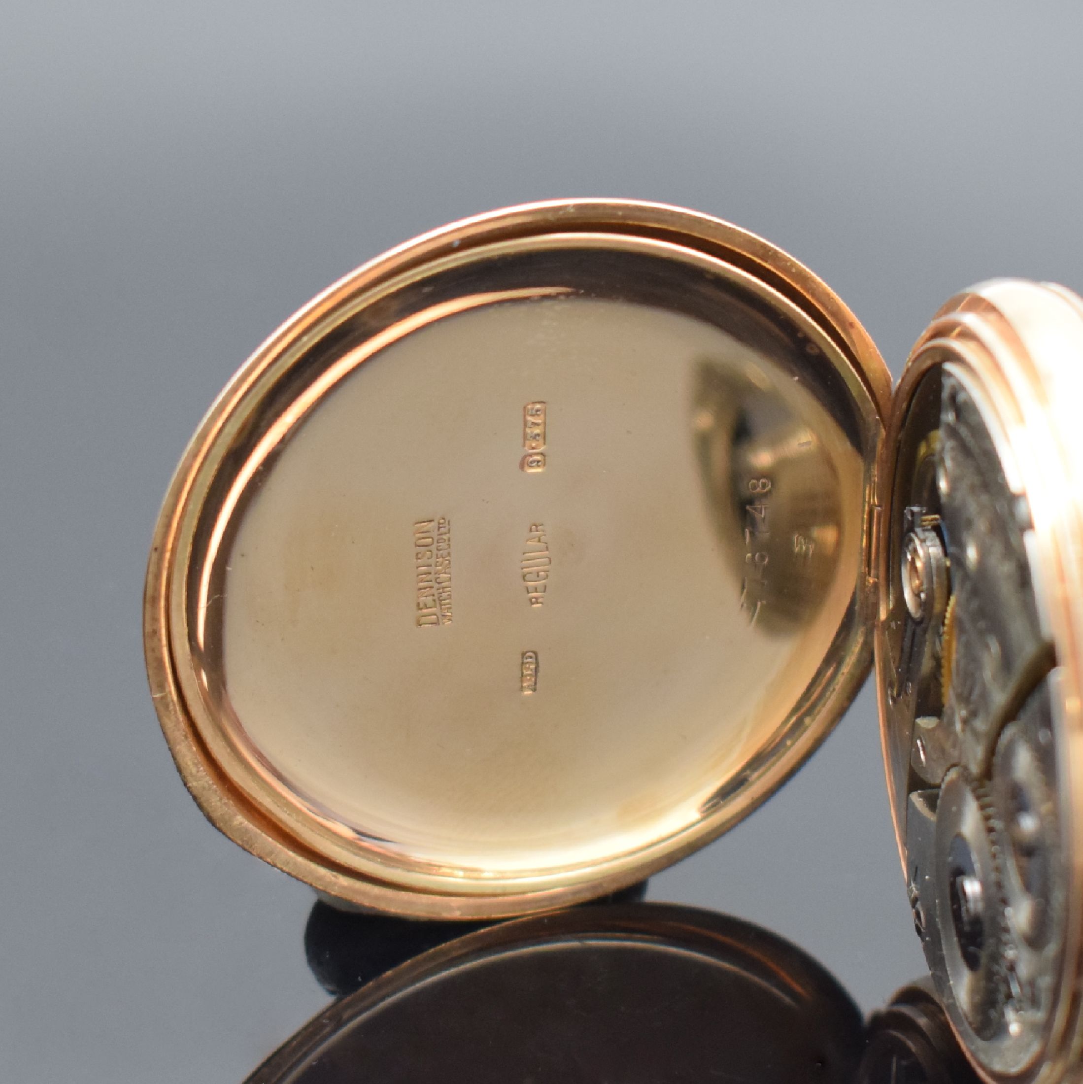 Detail e: WALTHAM Savonette Herrentaschenuhr in RG 375/000, USA / England um 1930, glattes Dennison 3-Deckel Goldgeh., 2-teil. Emailzifferbl. m. röm. Zahlen, ...