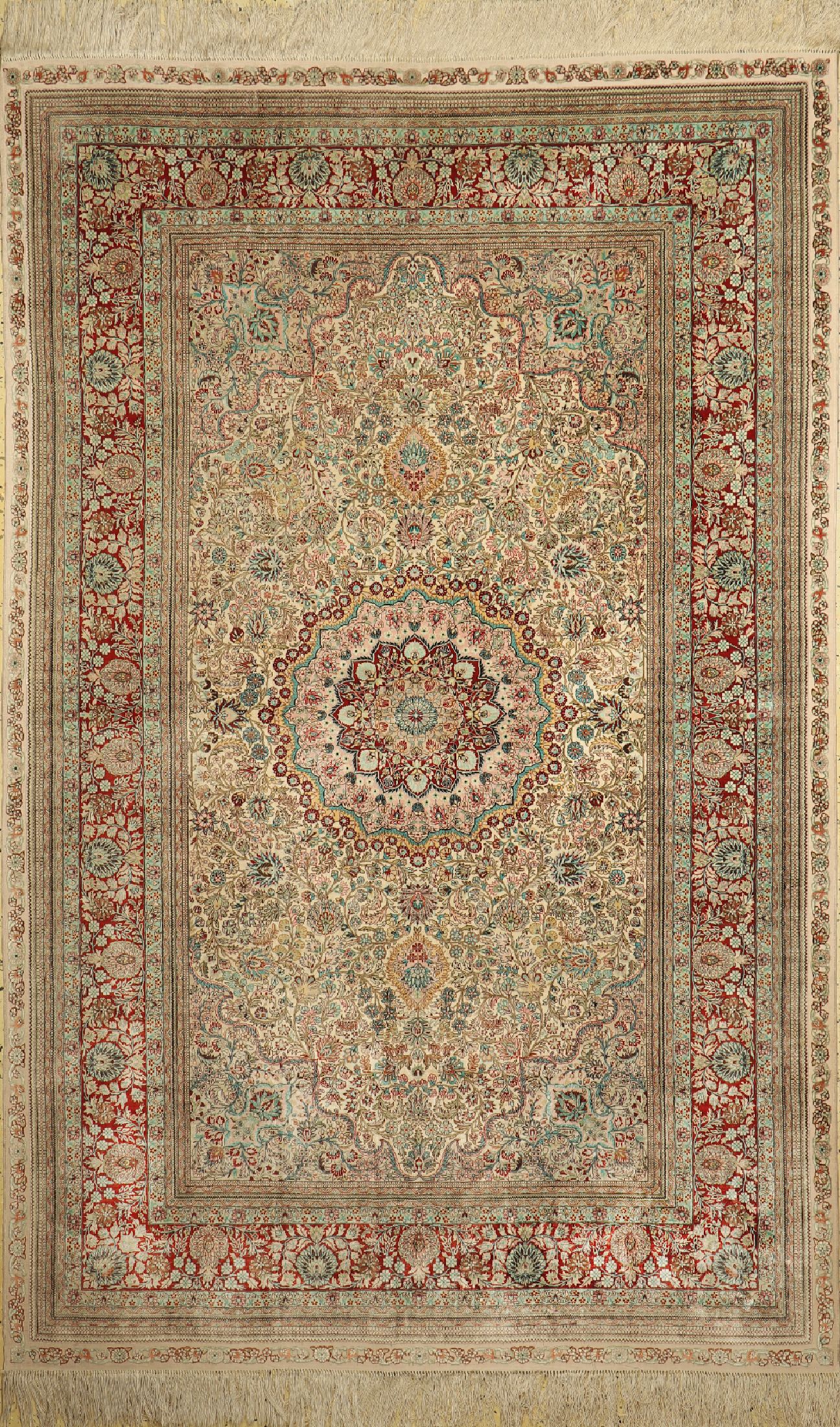Hereke Seide fein, China, ca. 40 Jahre, reine Naturseide, ca. 245 x 157 cm, ca. 1,0 Mio. Kn/qm, EHZ: 1-2