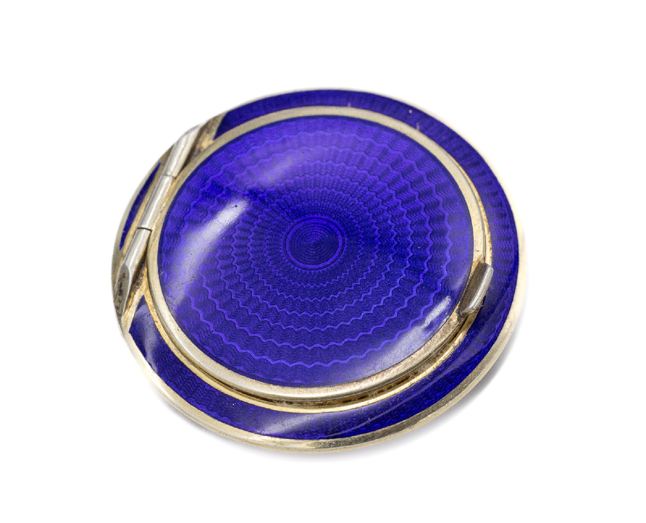 Puderdose, Österreich/Wien 1922-1954, 935erSilber verg., rund, D. ca. 4.6 cm, Deckel mit Klappscharnier, royalblaues transluzides Emailauf ...