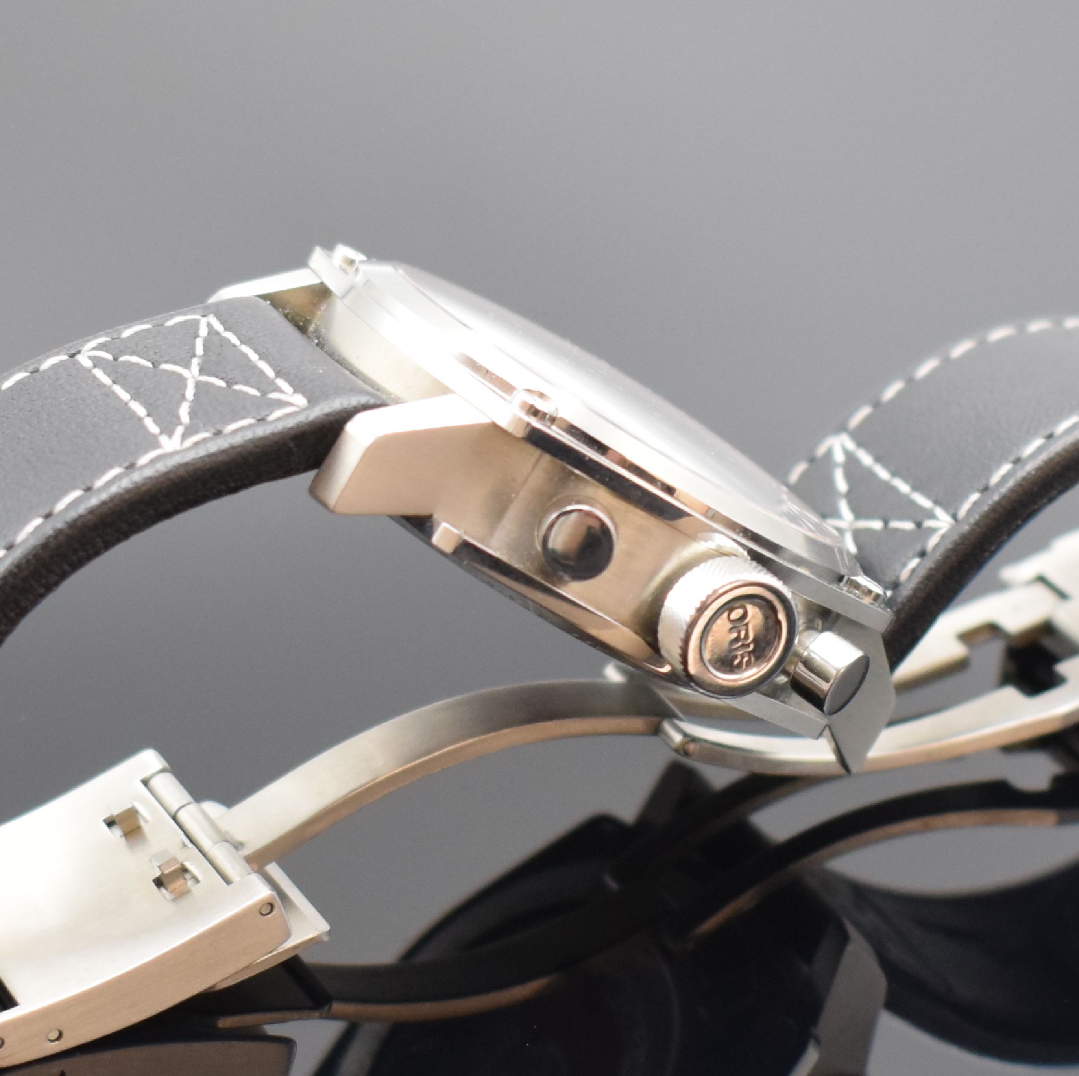 Detail c: ORIS BC 4 Herrenchronograph in Stahl Referenz 7616, Schweiz um 2010, Automatik, beids. vergl. Geh., Saphirgl., Boden 4-fach verschr., Krone verschr., ...