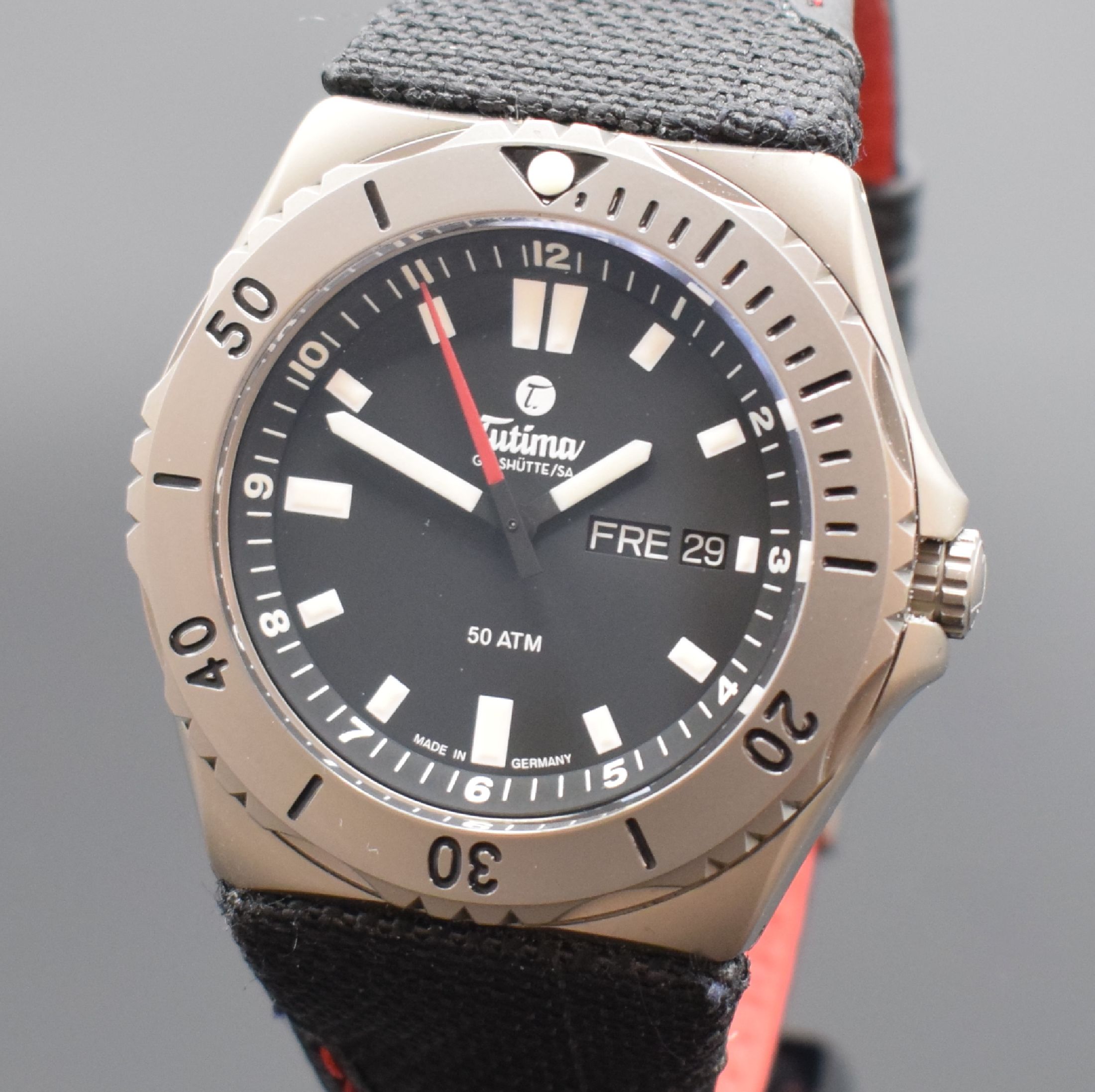 Detail a: TUTIMA M2 Seven Seas Herrenarmbanduhr in Titan Referenz 6151-01, Deutschland verk. lt. Pap. 10/2016, Automatik, Boden & Krone verschr., orig. ...