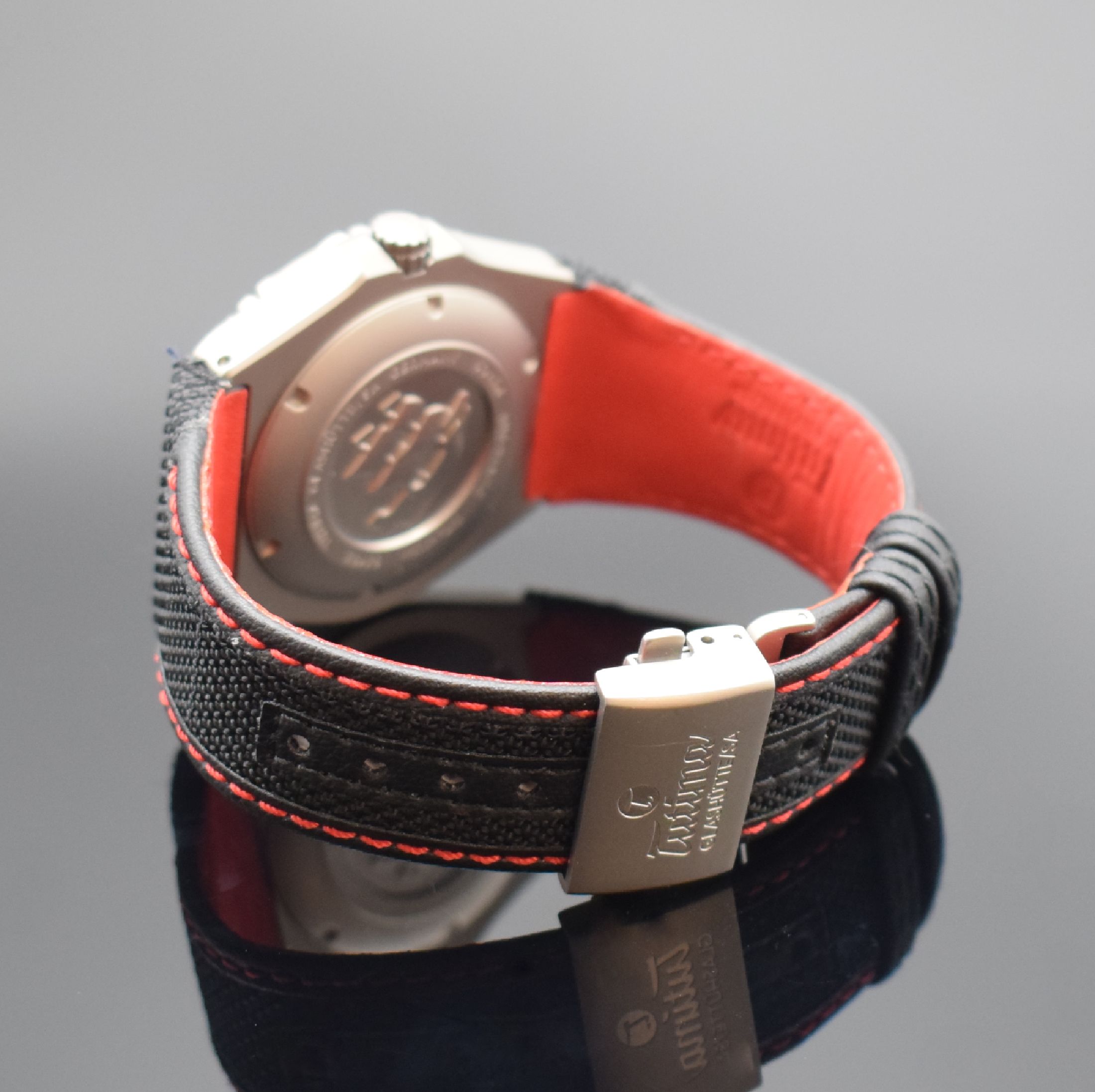 Detail b: TUTIMA M2 Seven Seas Herrenarmbanduhr in Titan Referenz 6151-01, Deutschland verk. lt. Pap. 10/2016, Automatik, Boden & Krone verschr., orig. ...