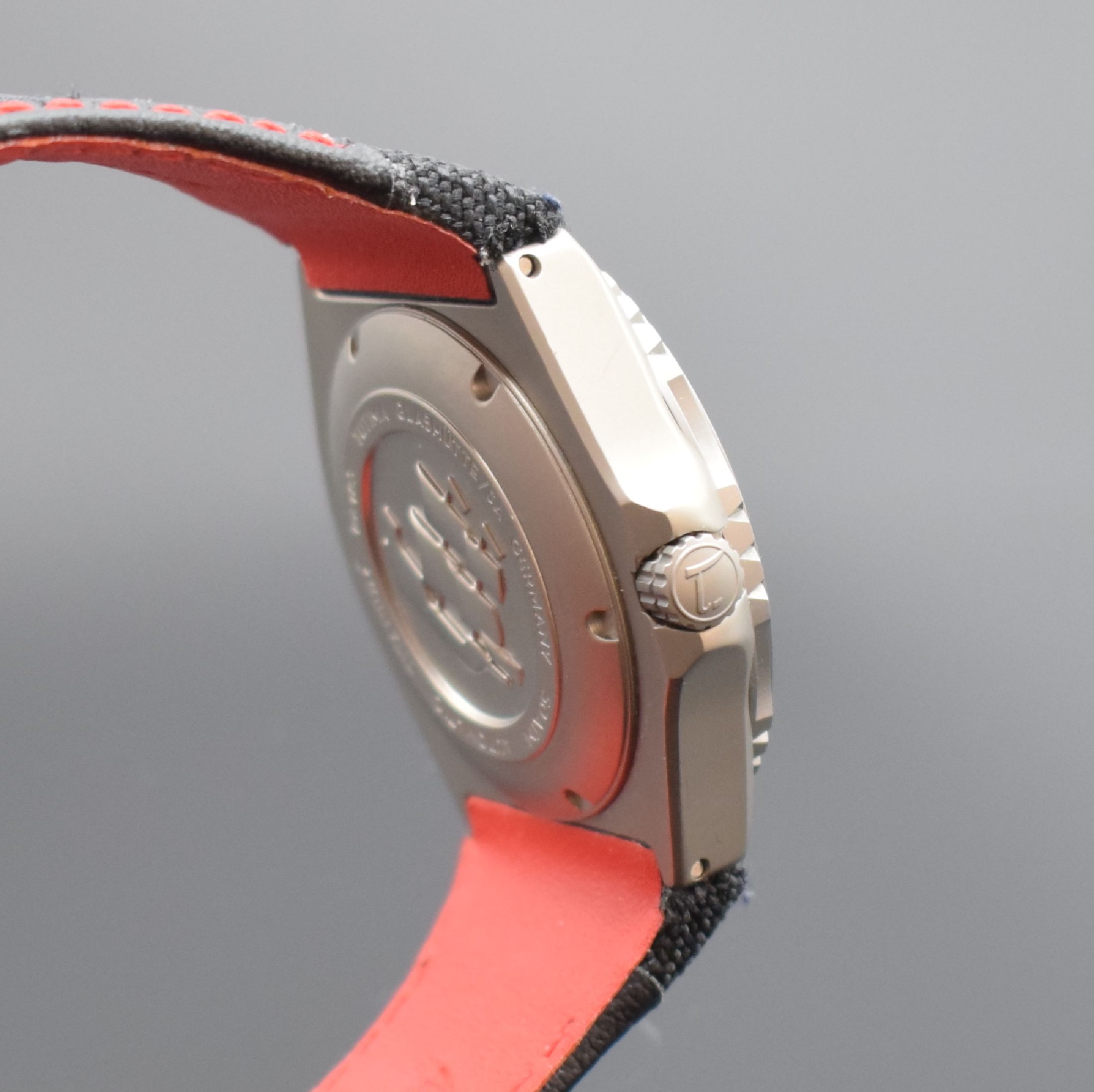 Detail c: TUTIMA M2 Seven Seas Herrenarmbanduhr in Titan Referenz 6151-01, Deutschland verk. lt. Pap. 10/2016, Automatik, Boden & Krone verschr., orig. ...