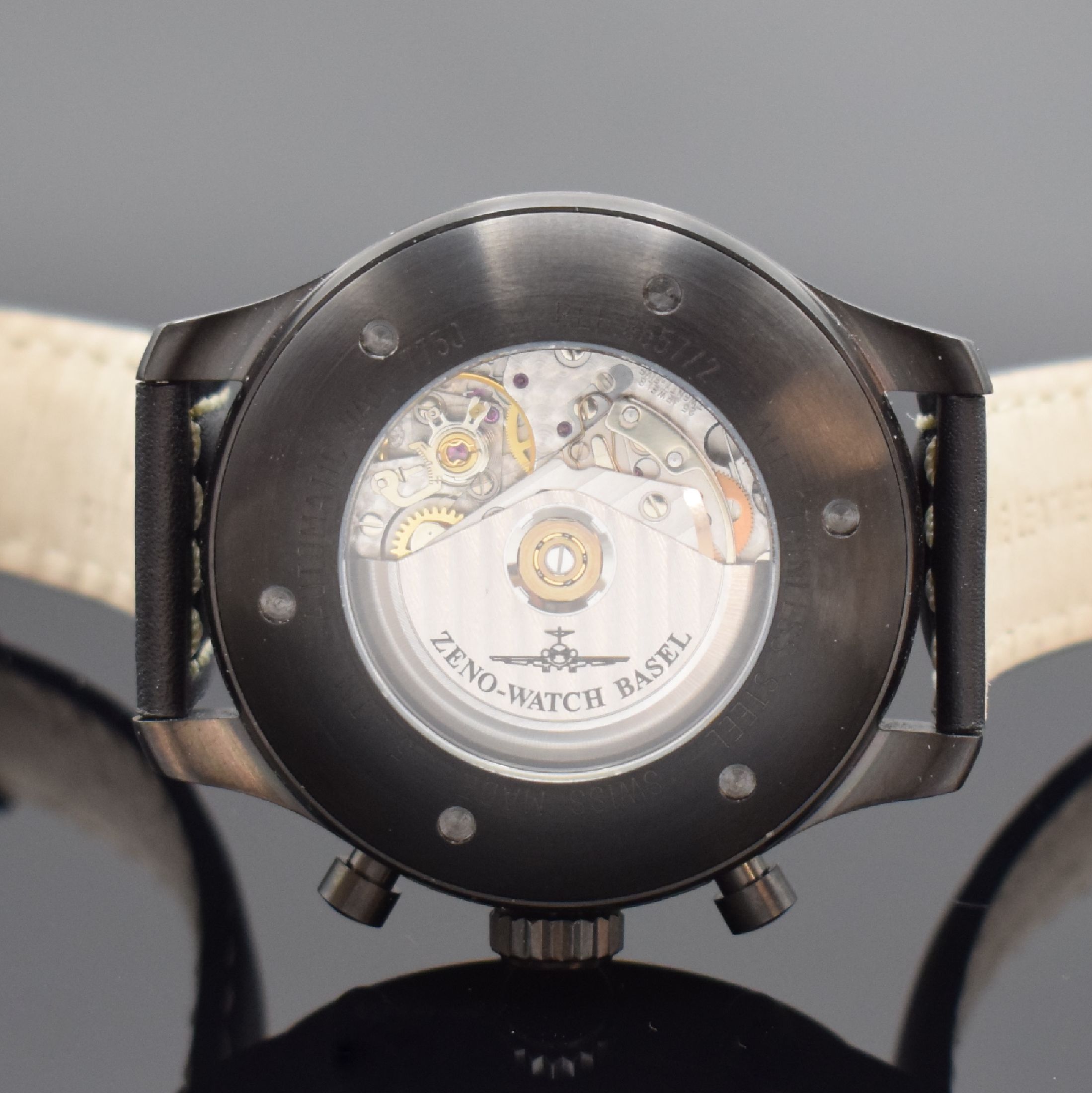 Detail d: ZENO-WATCH BASEL Herrenchronograph in Stahl Referenz 8557/2, Schweiz um 2010, Automatik, beids. vergl. Geh. geschw., Boden verschr., orig. Lederband ...