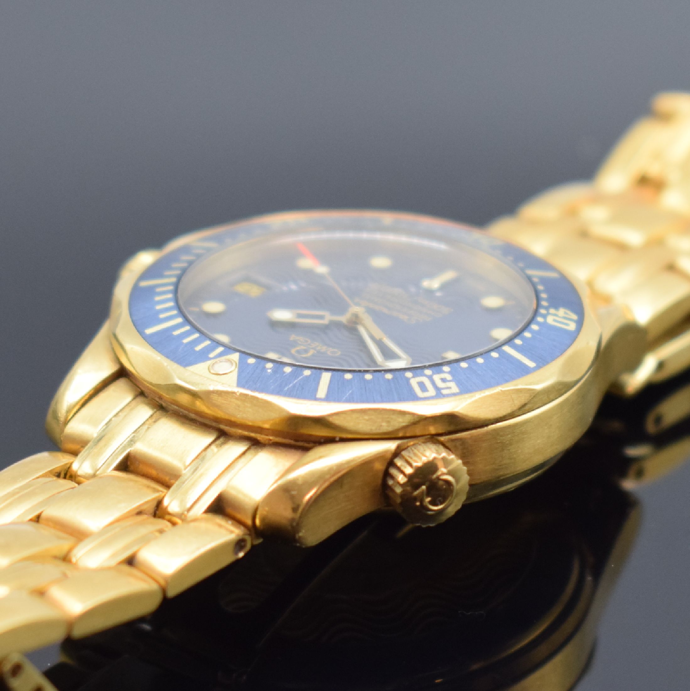 Detail f: OMEGA Herrenarmbanduhr Seamaster Professional Chronometer in GG 750/000 Referenz 168.1502, Schweiz um 1995, Automatik, Boden & Krone verschr., ...