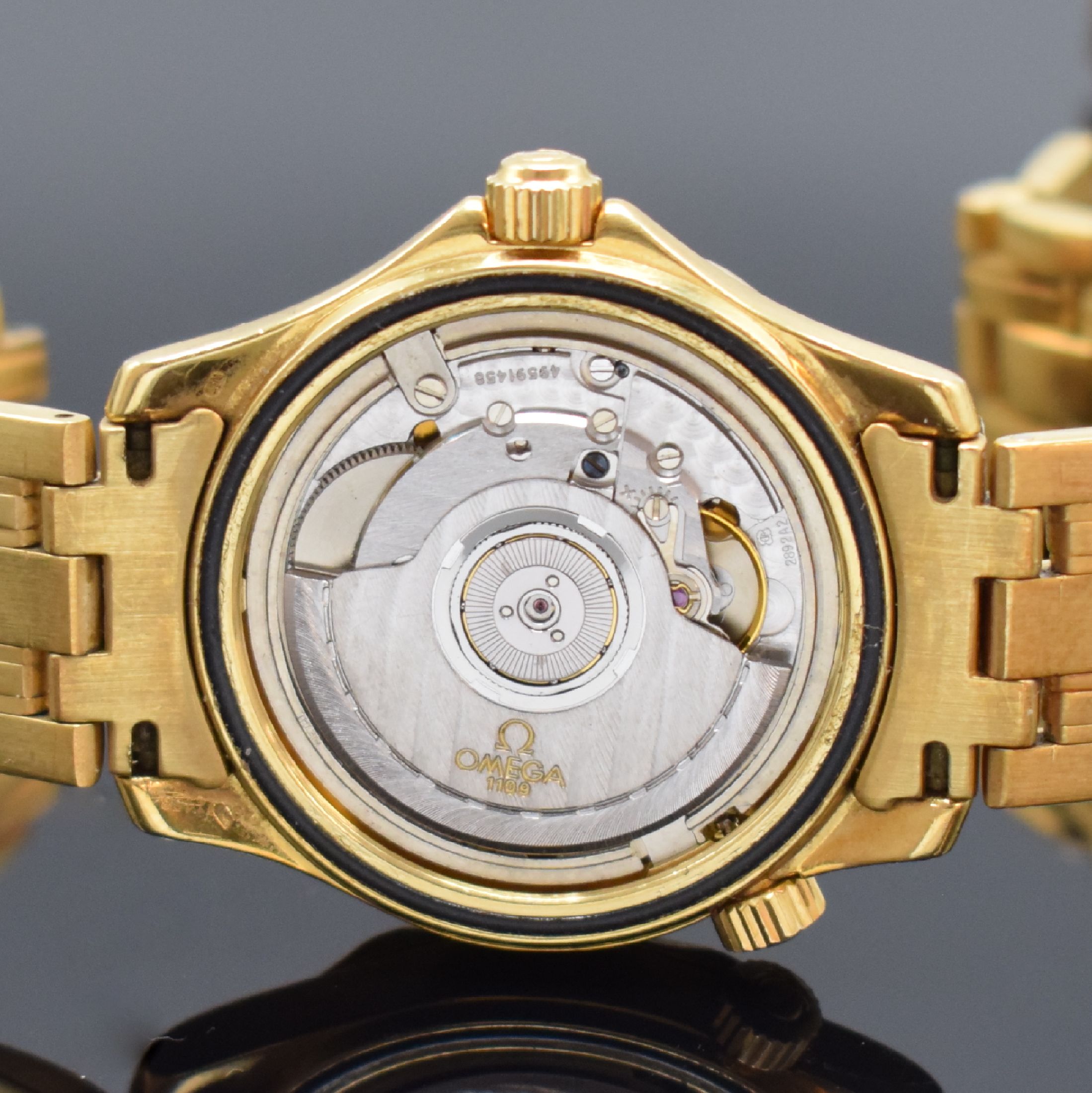 Detail h: OMEGA Herrenarmbanduhr Seamaster Professional Chronometer in GG 750/000 Referenz 168.1502, Schweiz um 1995, Automatik, Boden & Krone verschr., ...